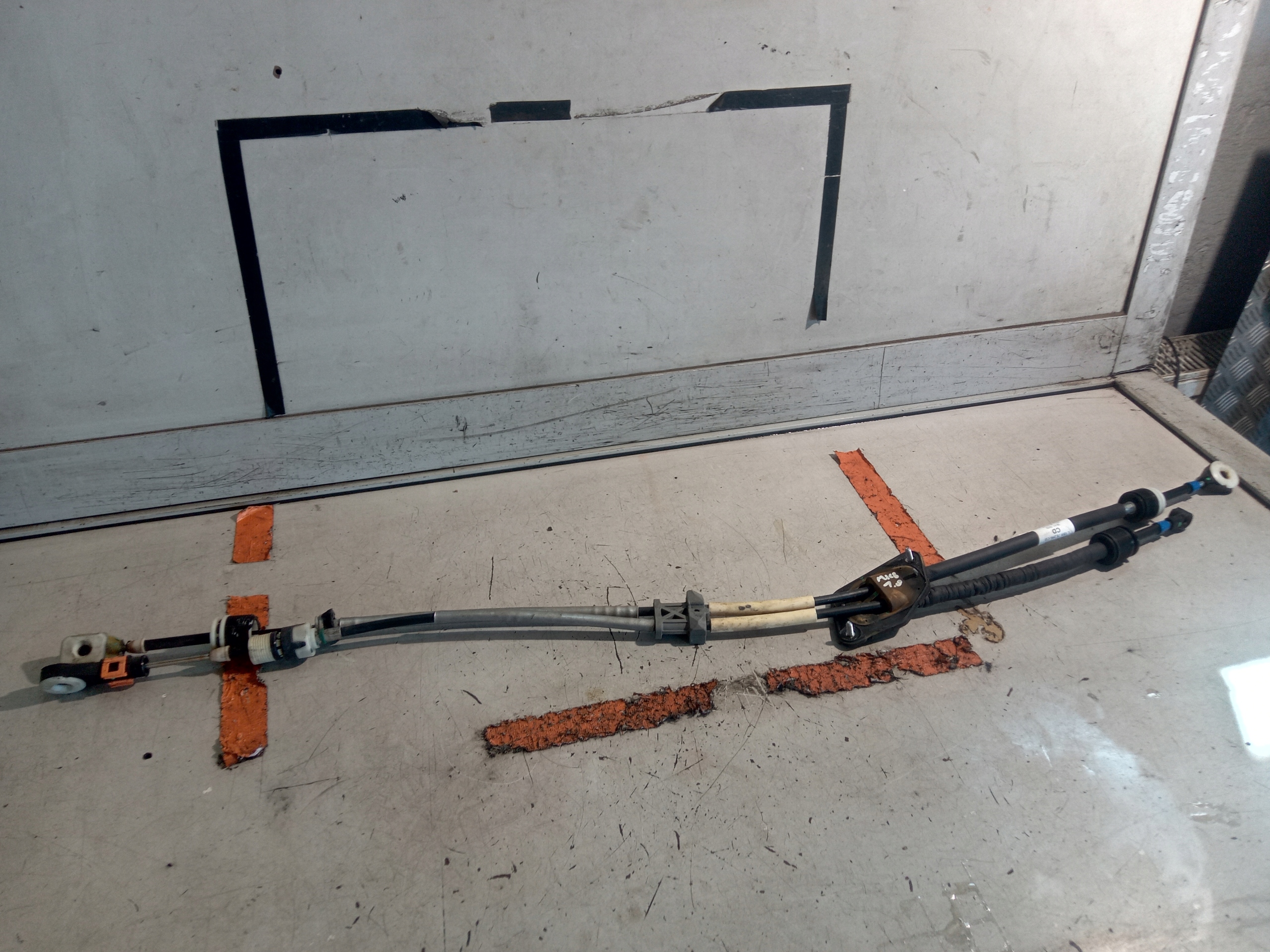 L1BR-7E395-CD - FORD FIESTA MK8 ПЕРЕМИКАЧІ ПЕРЕДАЧ 6 B 1.0 EB