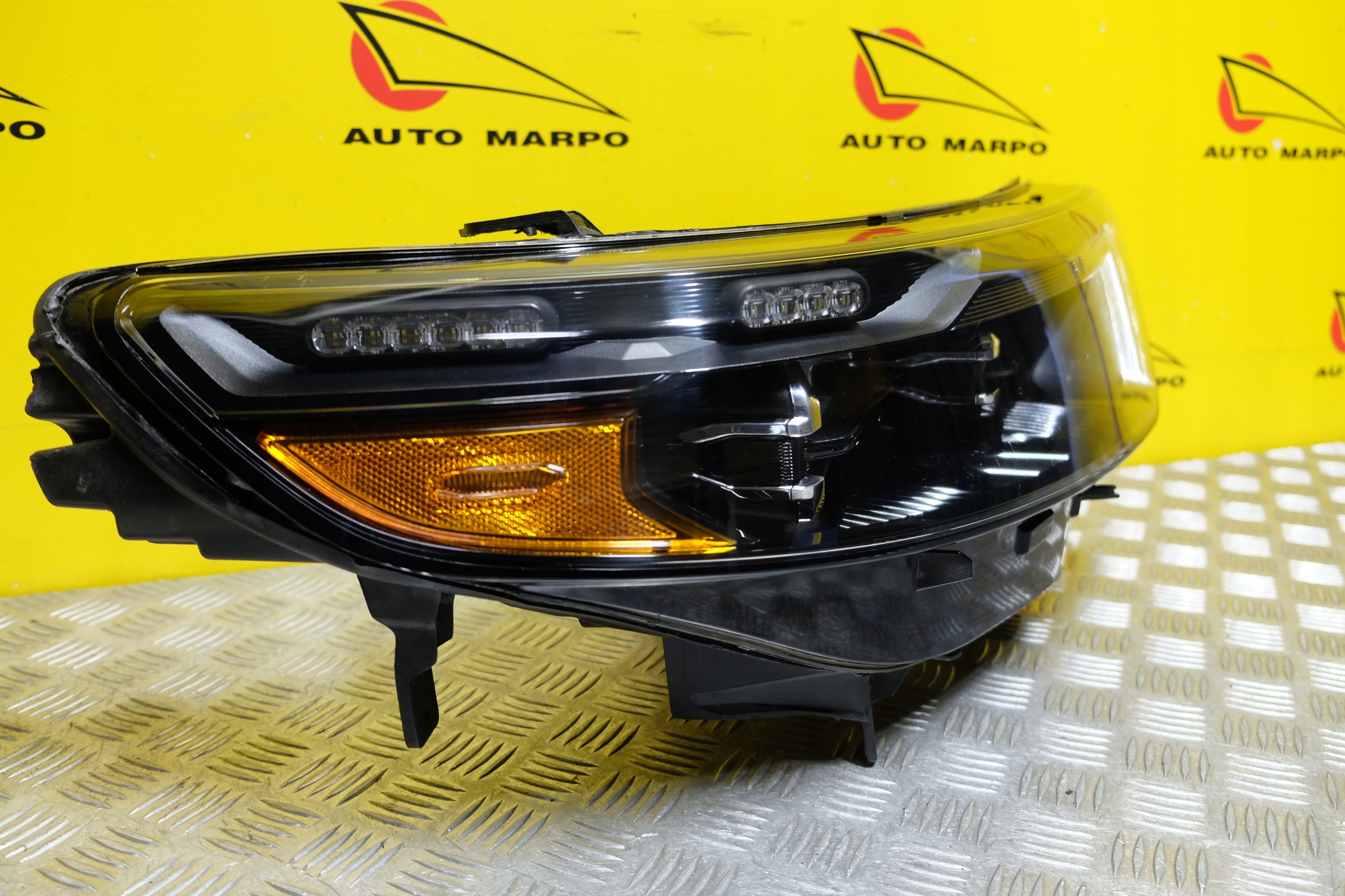FORD EXPLORER 2020- REFLEKTOR LAMPA POLHI LED CIEMNA R USA Strona zabudowy prawa