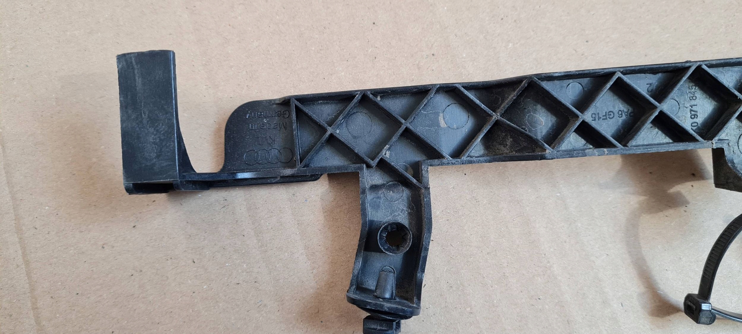 A6 C8 4K bracket holder compartments cover drain 4K0971845K