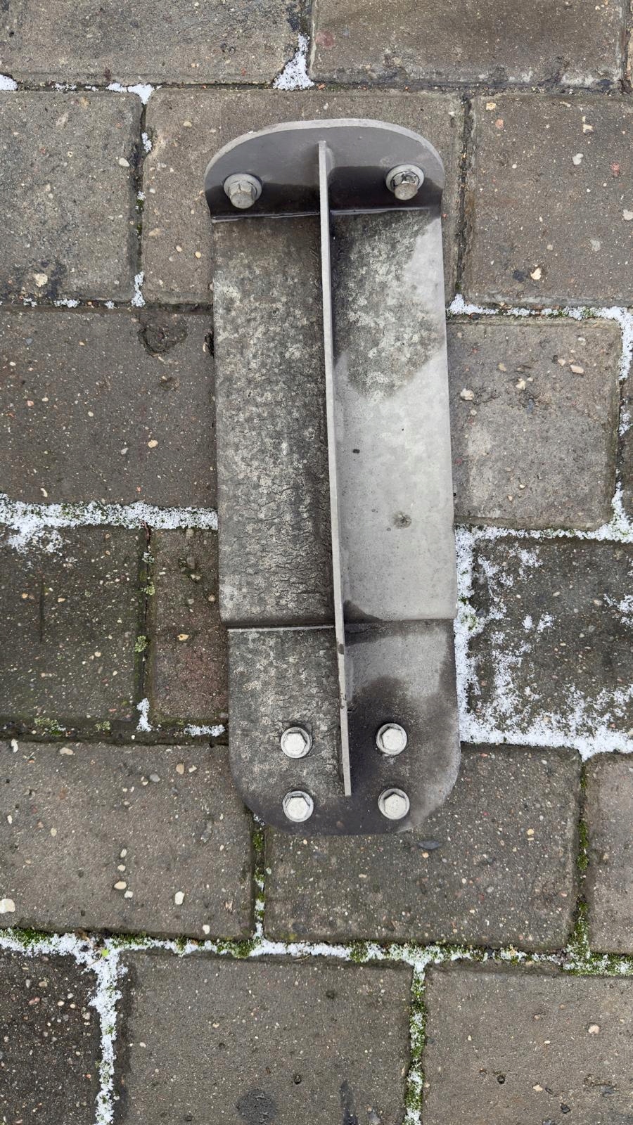 Mocowanie Winda koła zapasowego Mercedes Sprinter 907 - mocowanie do RAMY