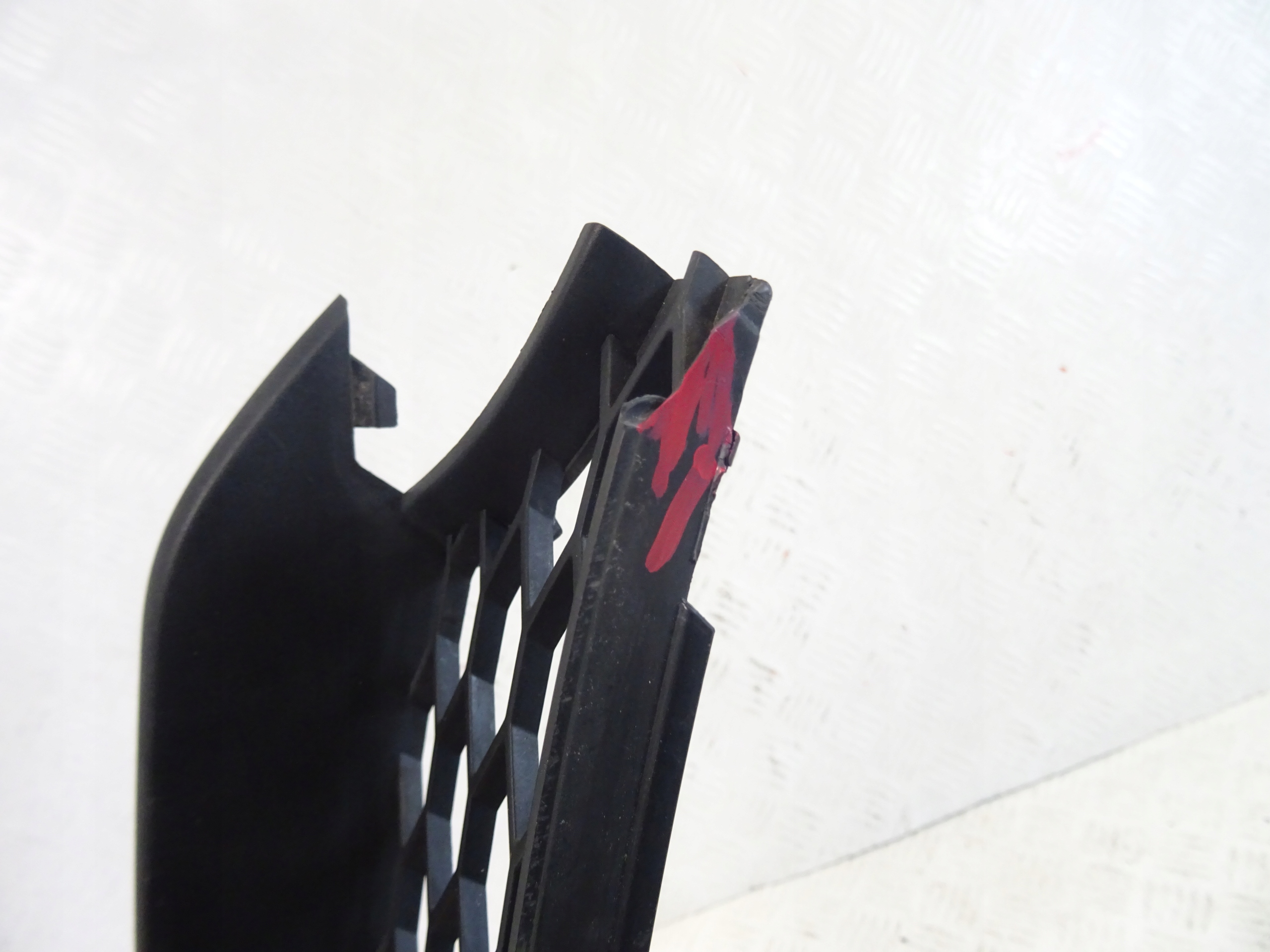 grid of a bumper front front right AUDI Q5 8J S-LINE 8J0807682H
