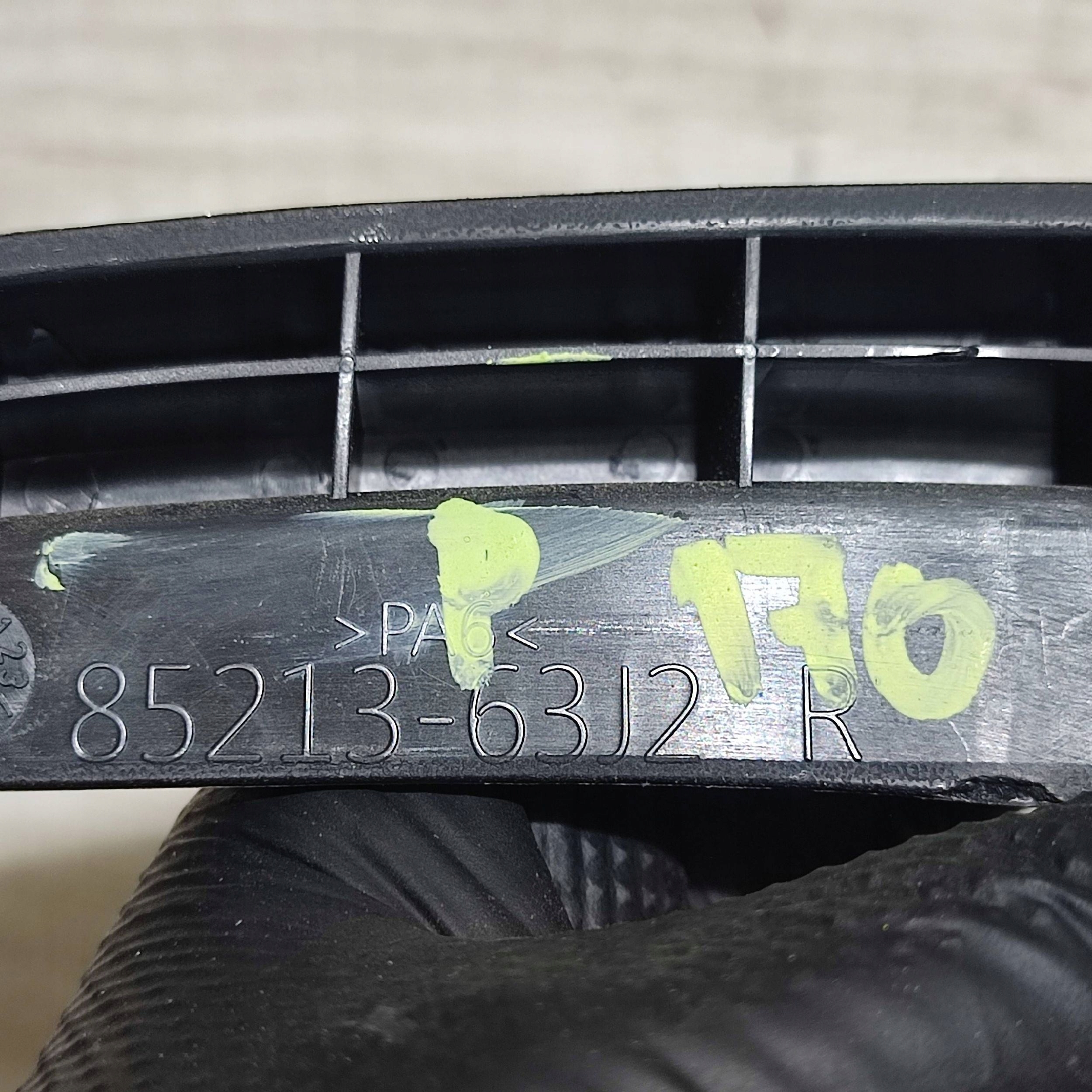 handle control seat right side Suzuki Vitara (LY) 8521363J2