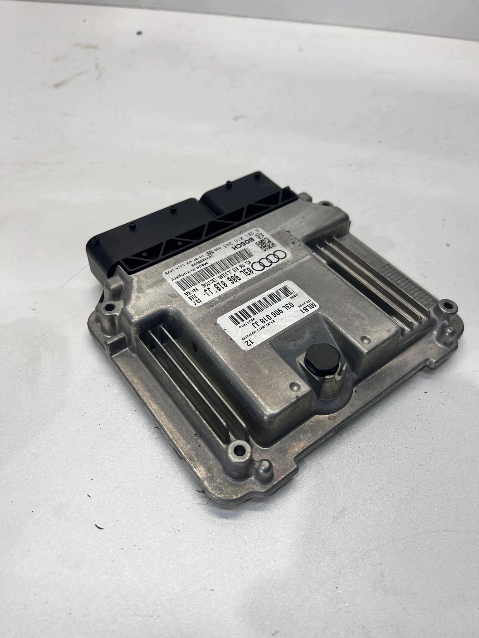 computer control unit of the engine AUDI A4 A5 03L906018JJ 03L906018JL