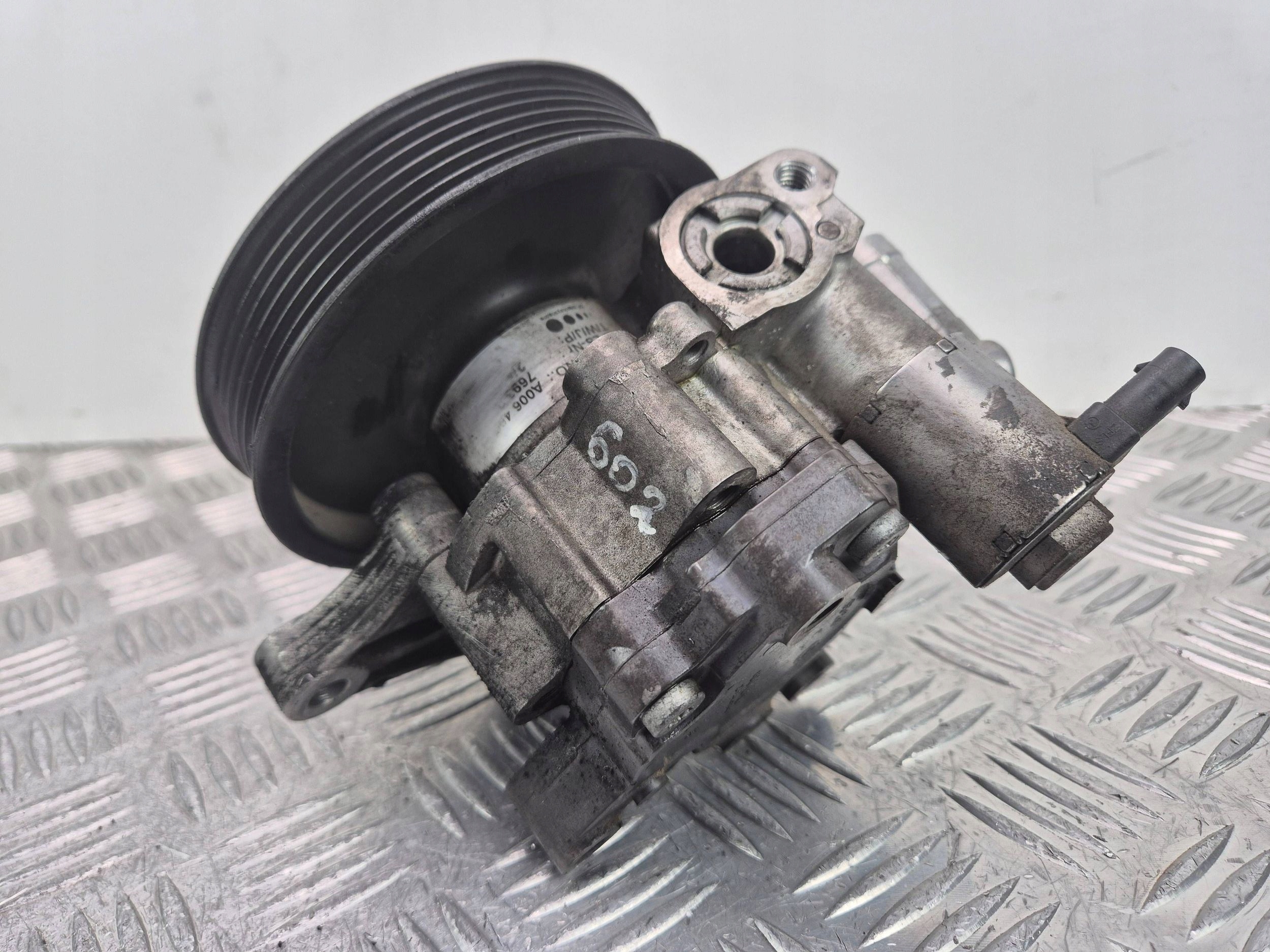 Mercedes E200 CGI W212 Pompe direction assistée A0064667501