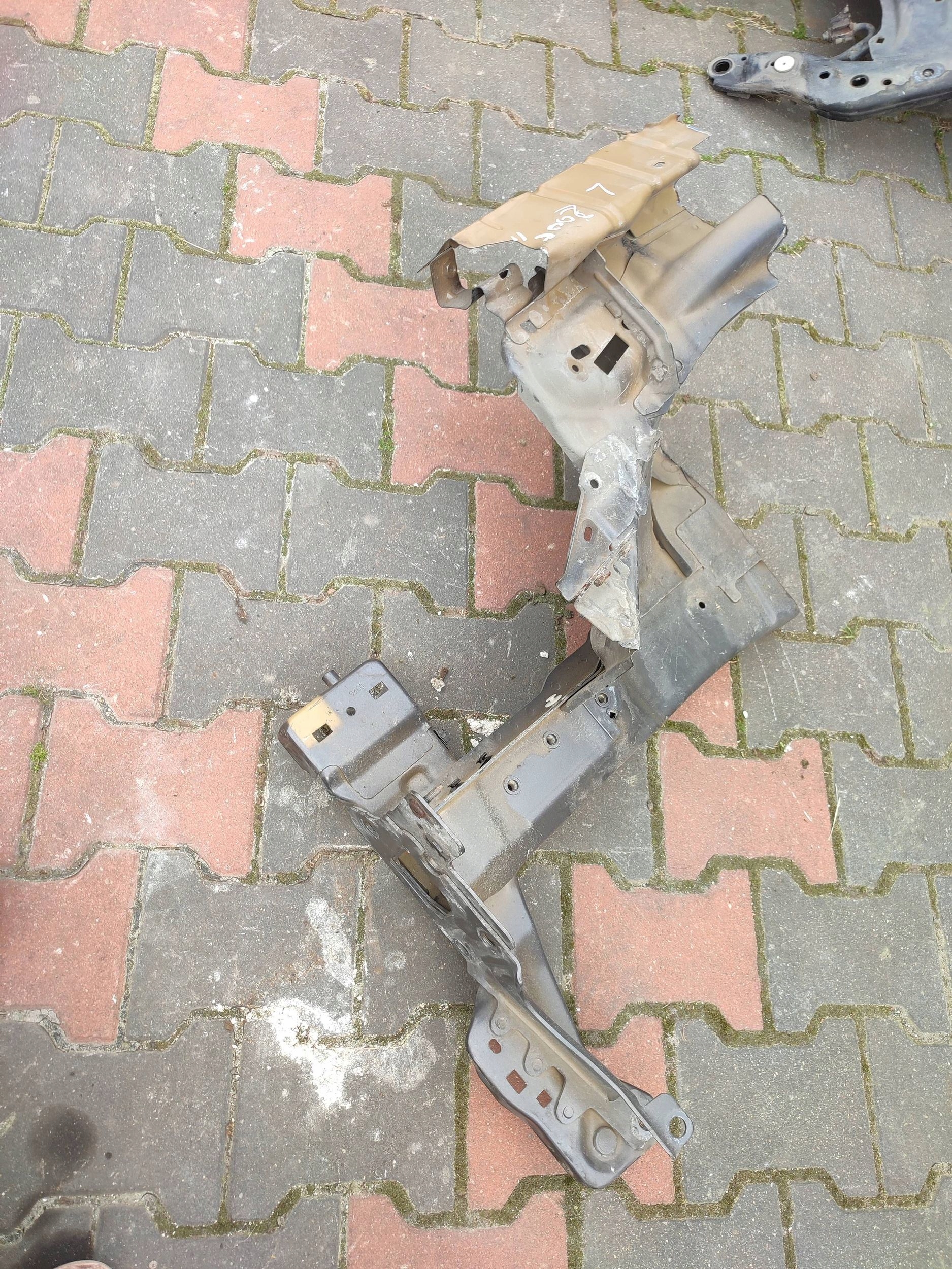 Peugeot 2008 II 2020 front side left quarter front