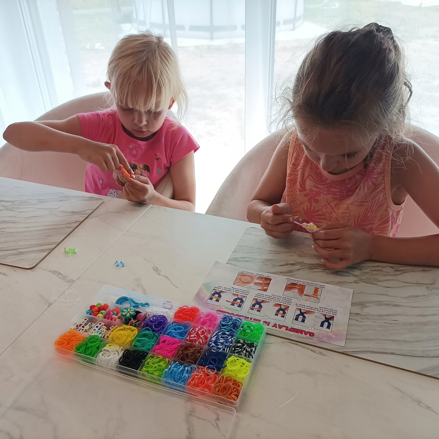 Zestaw Gumki do Robienia Bransoletek Biżuterii DIY 1500 Gum Kreatywny Etui Stan opakowania oryginalne