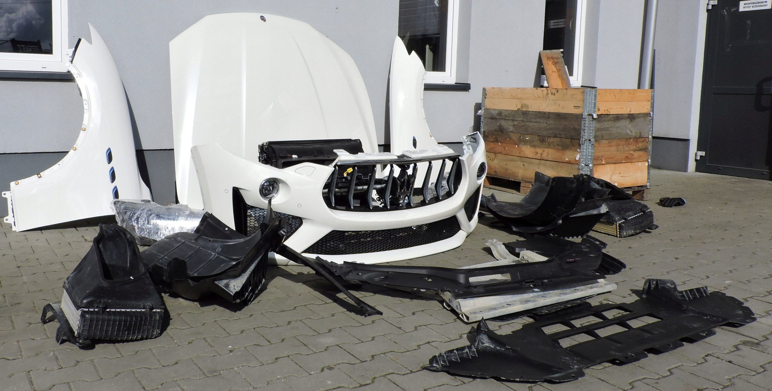 PRZÓD KOMPLETNY MASERATI LEVANTE TROFEO GTS GRANSPORT