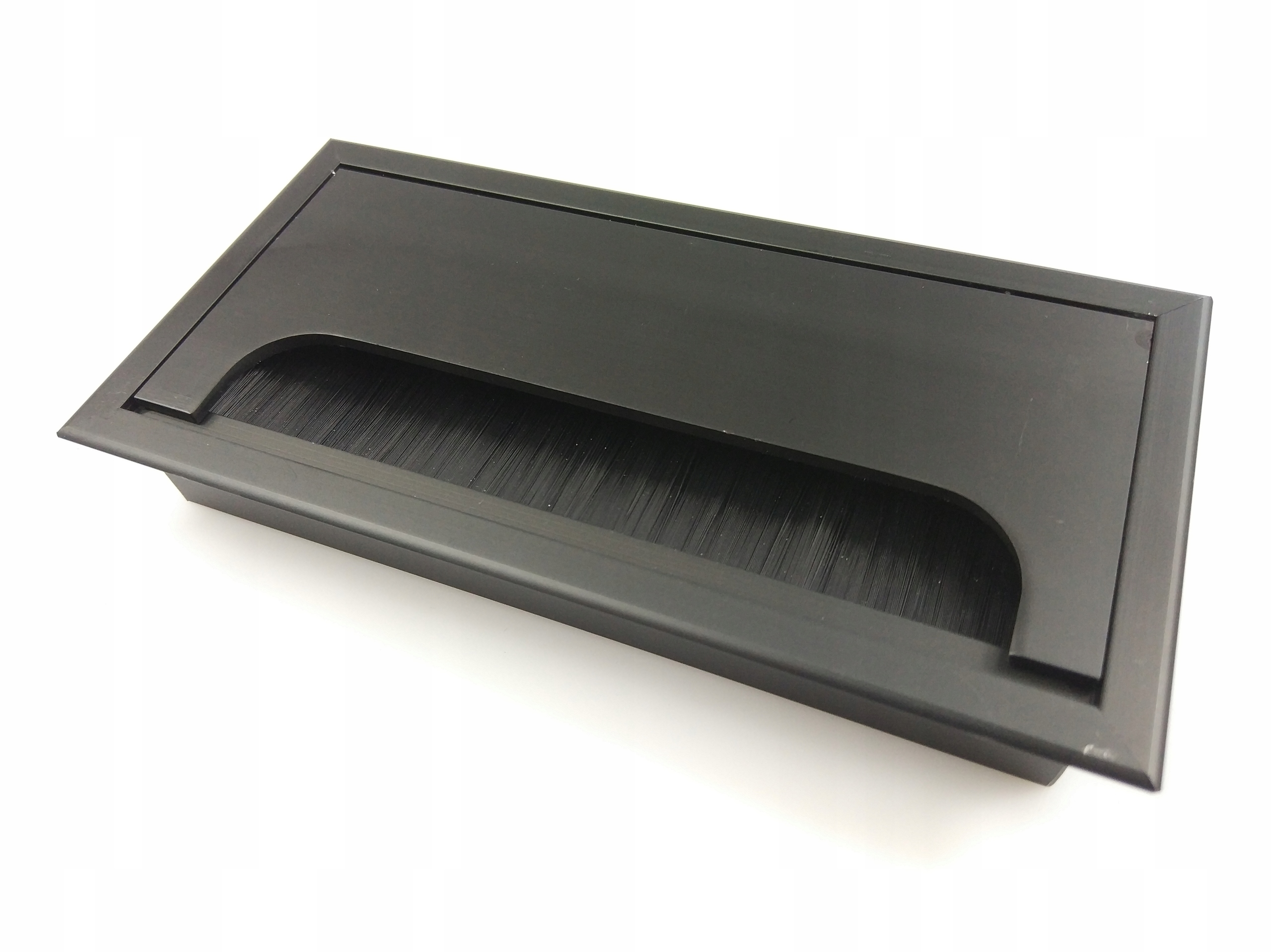 

Przepust Kablowy Przelotka Szczotka 16X8 Czarny