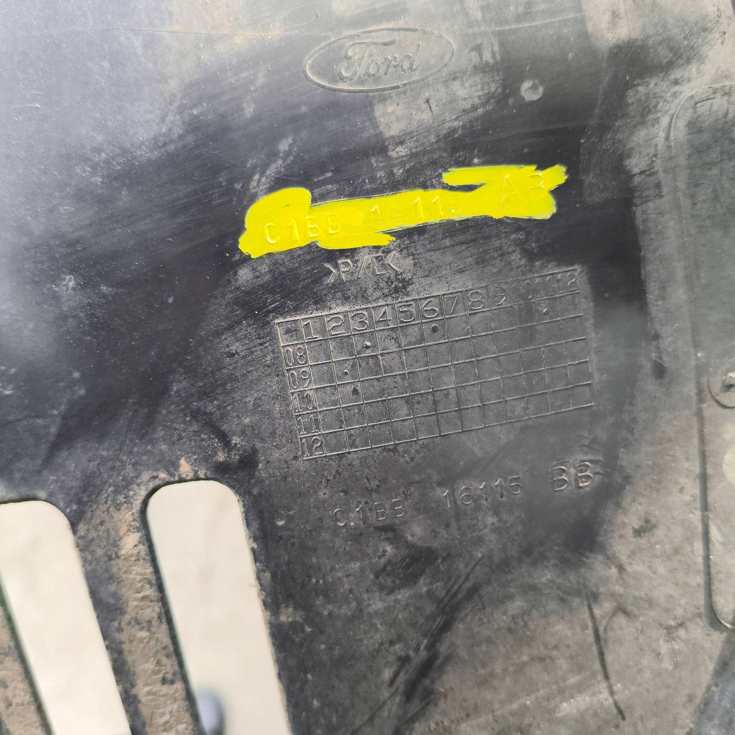 Ford Fiesta MK7 LIFT mudguard front left oryginalne
