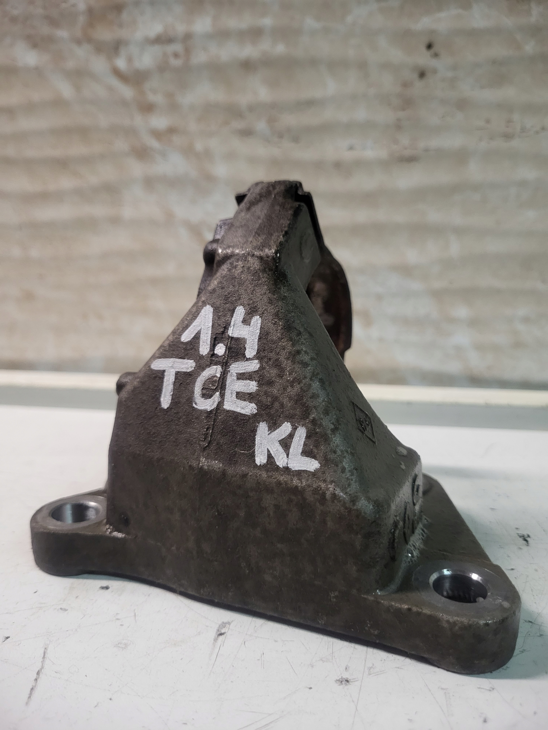 Support Demi axe RENAULT MEGANE III 1.4TCE 8200801828