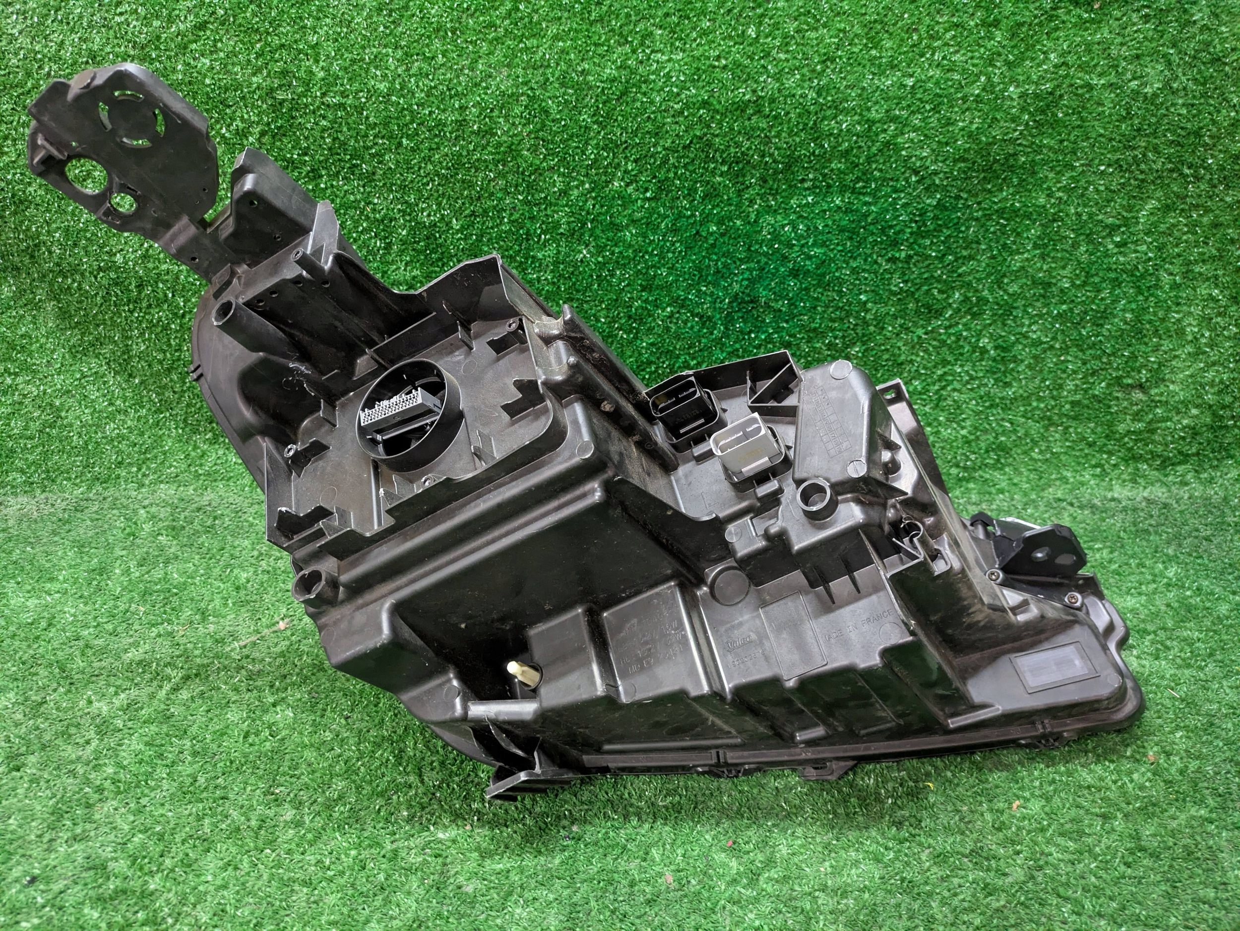 REFLEKTOR left front PEUGEOT 3008 5008 II 21- LIFT NR.1075
