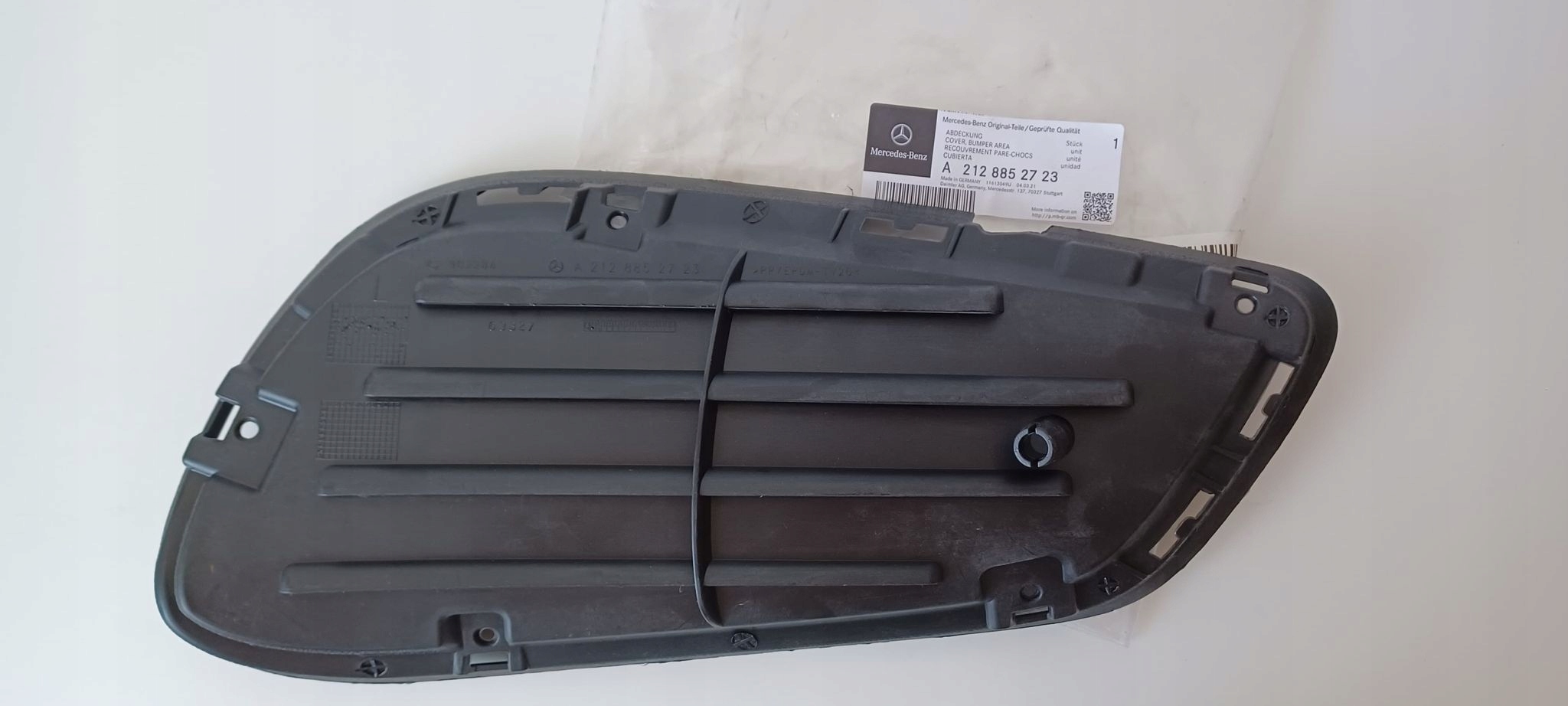 Mercedes E KLASA W212 KRATKA ZDERZAKA PRZEDNIA Strona zabudowy przód