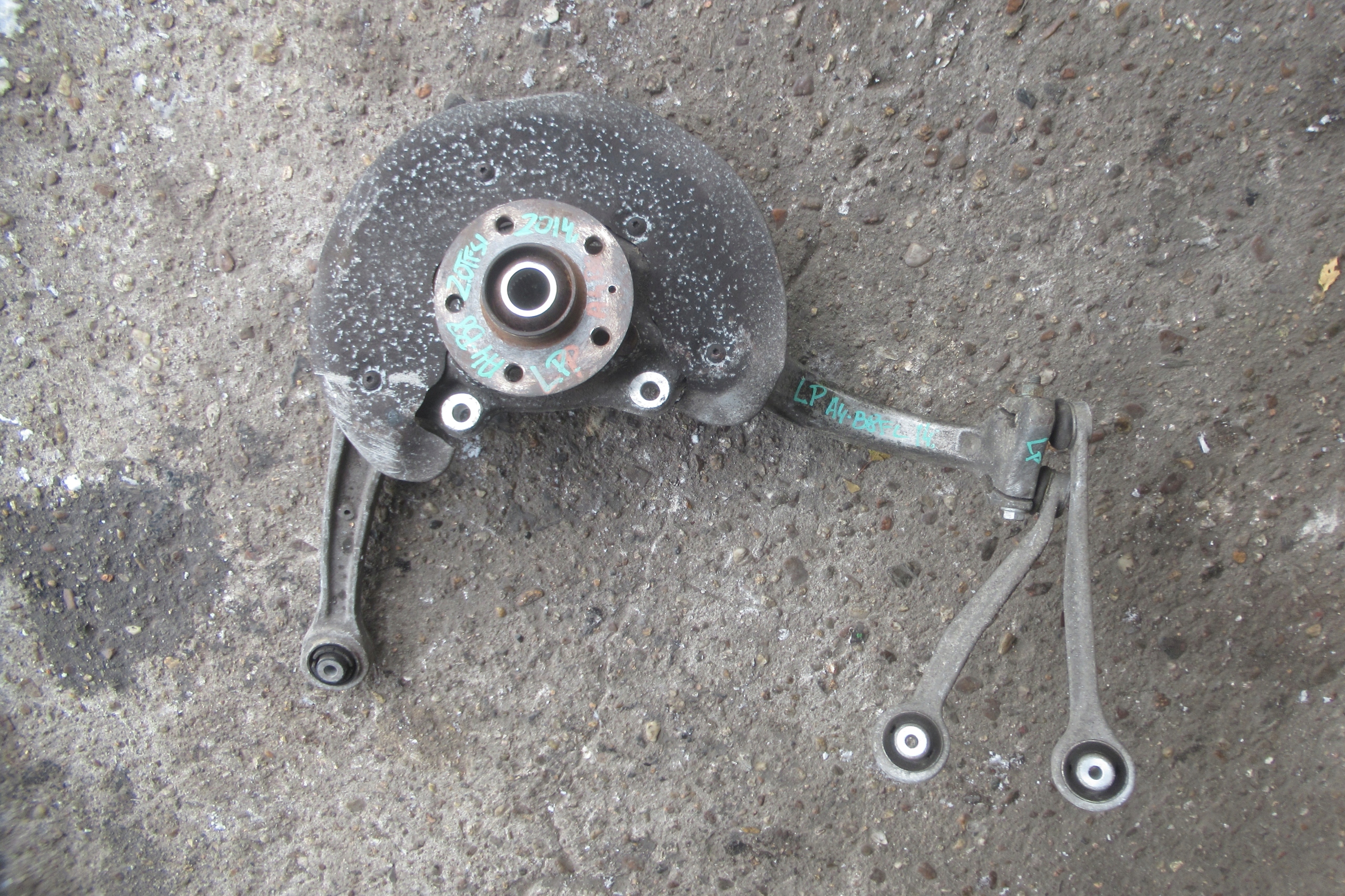 AUDI A4 B8 FL 2.0 TFSI 14R swing left front 4G0407241C