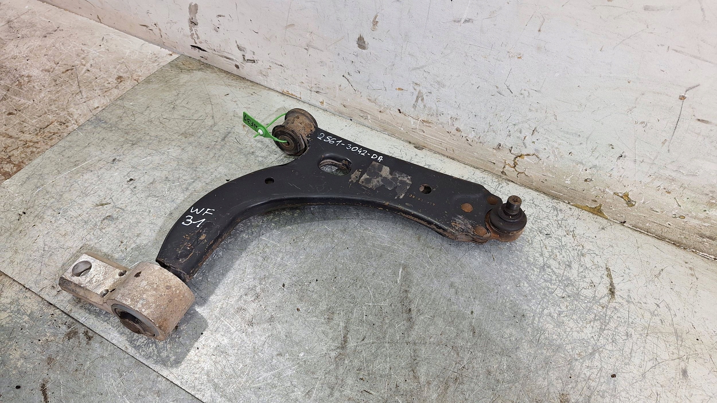 arm right front 2S61-3042-DA FORD FIESTA FUSION MK6