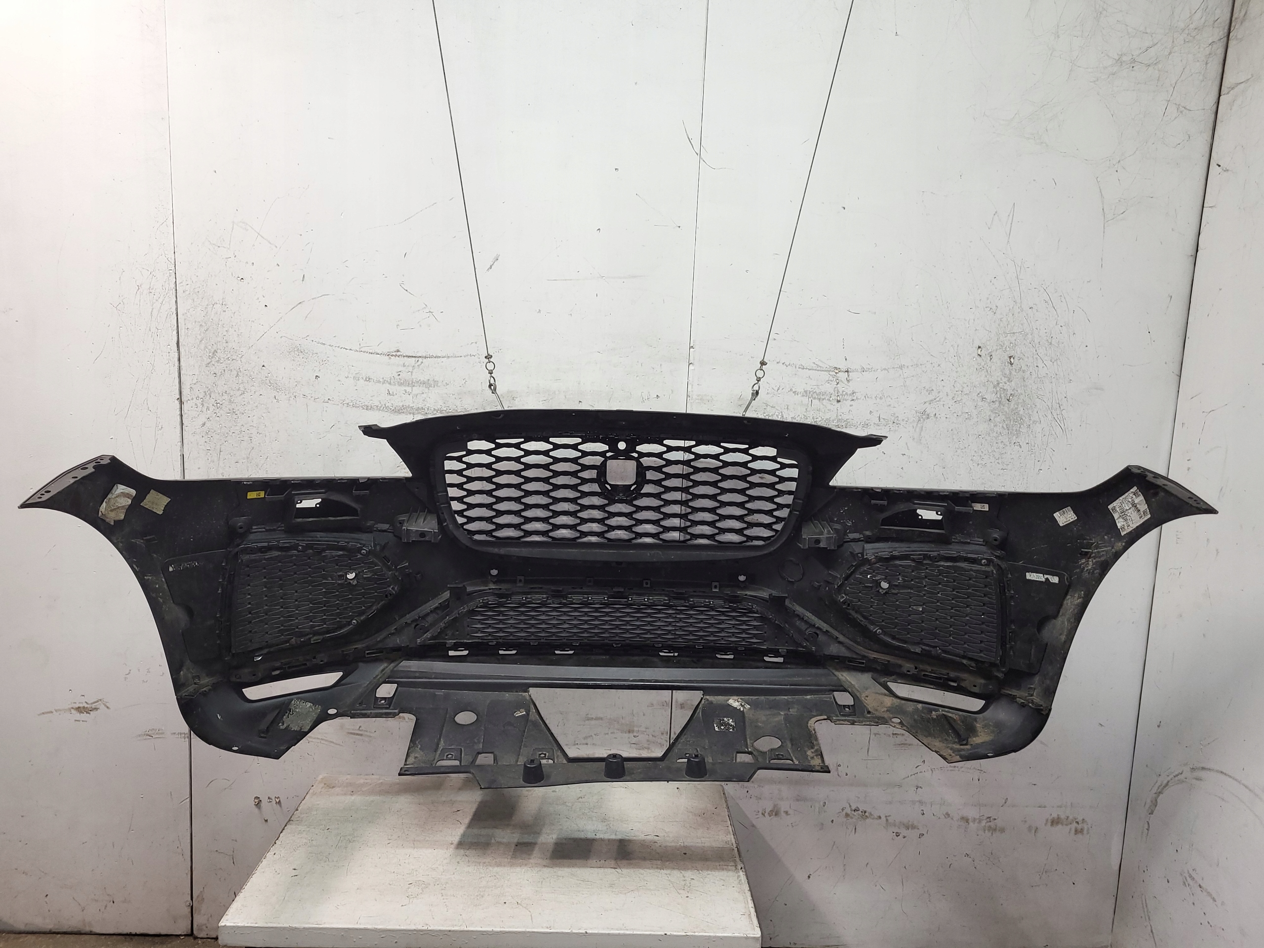 Jaguar F-Pace F Pace X761 MK8M Lift Dynamic zderzak przedni przód na 4X PDC Strona zabudowy przód