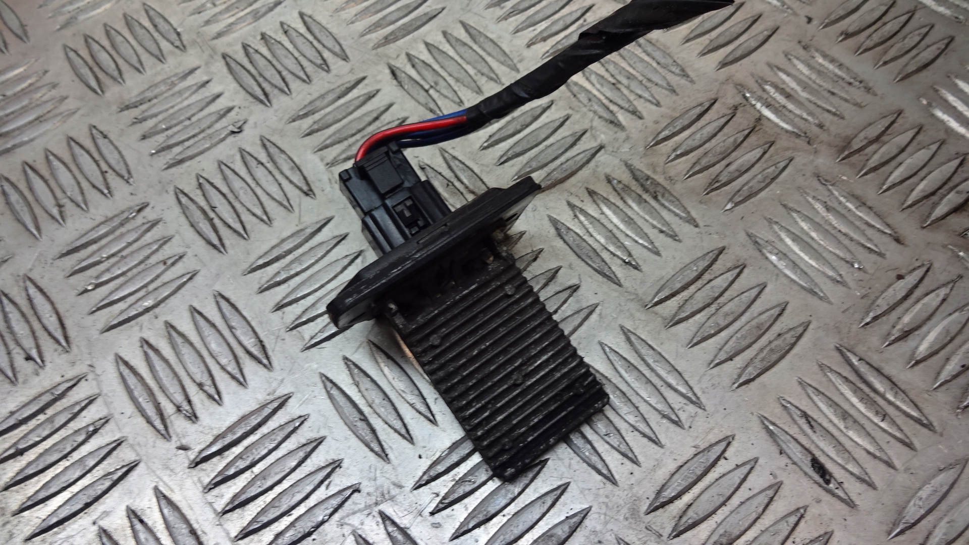 REZYSTOR OPORNIK DMUCHAWY HYUNDAI ACCENT I X3 1.3 12V KOSTKA 4 PIN