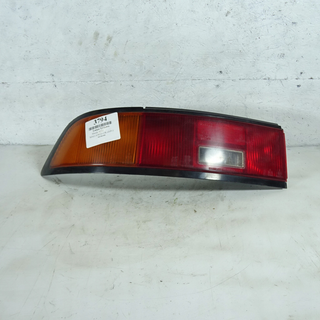 MAZDA 323F Licht heck links