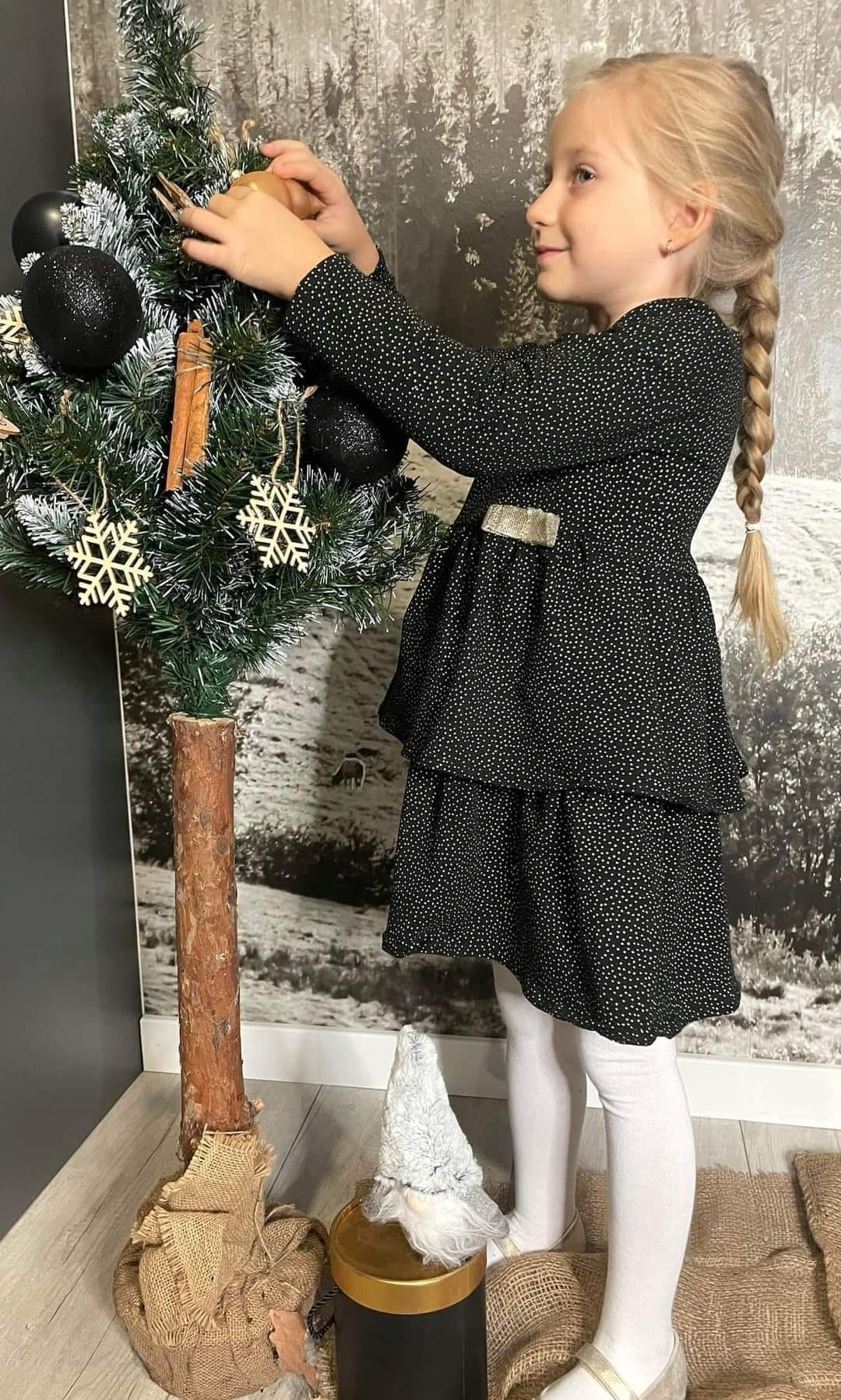 SUKIENKA ŚWIĄTECZNA SESJA POLSKI PRODUCENT 134 Wiek dziecka 7 lat +