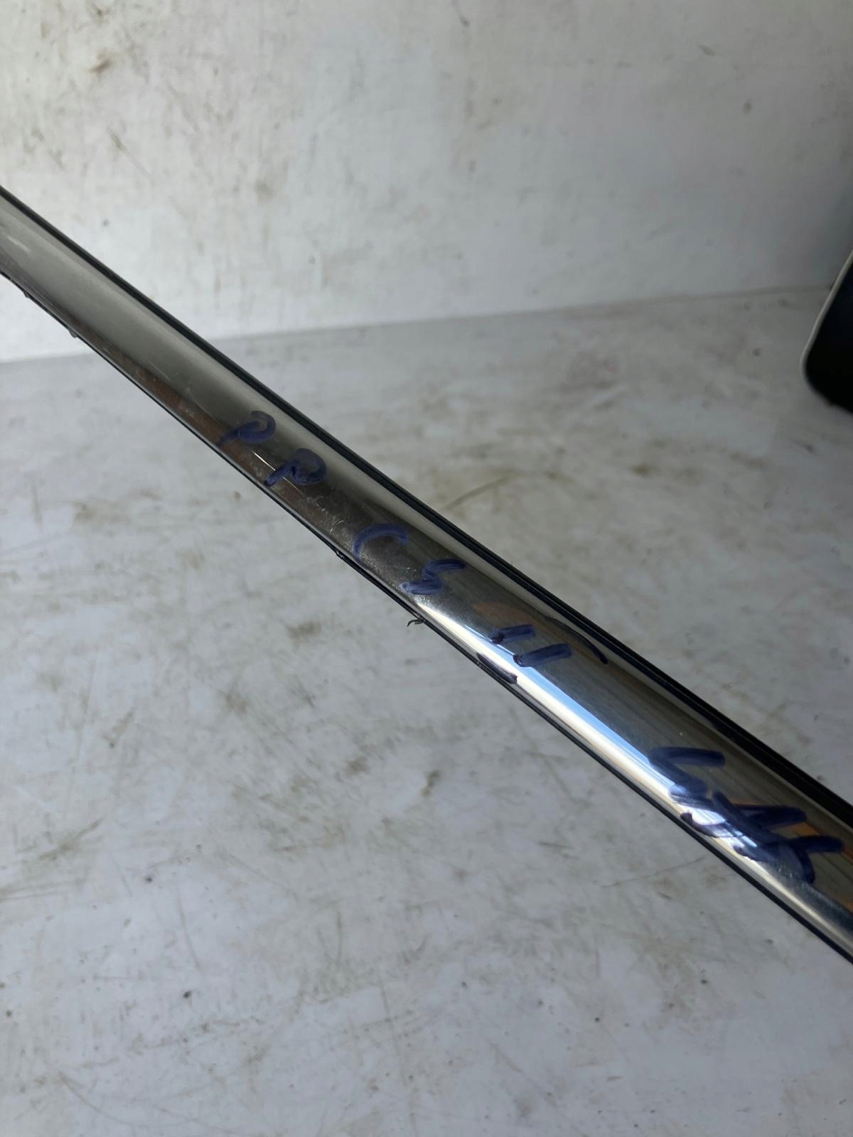moulding dust door right front C4 II B7 CHROM