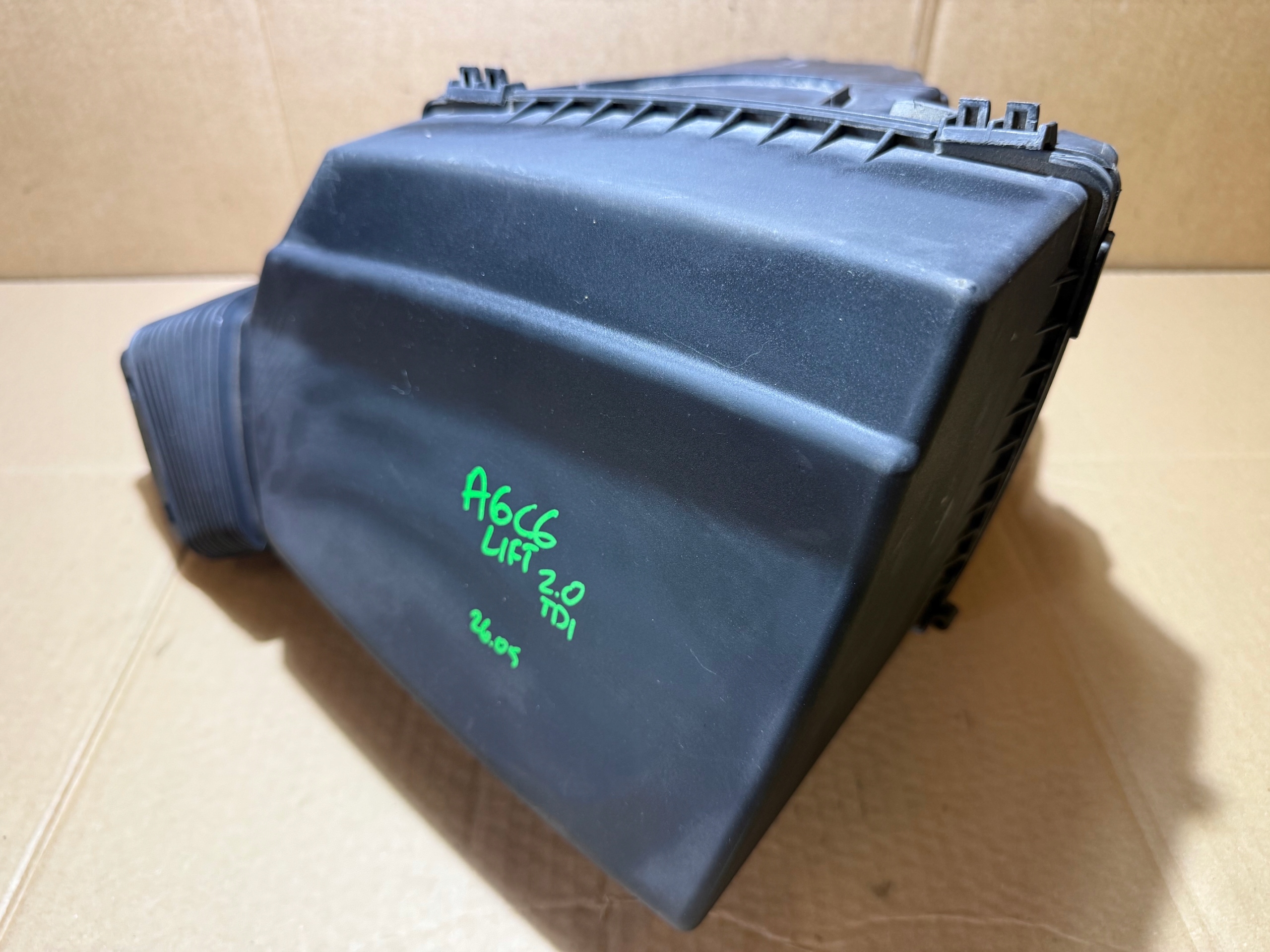 AUDI A6 C6 LIFT 2.0 TDI Gehäuse filter luft 4F0133835AH