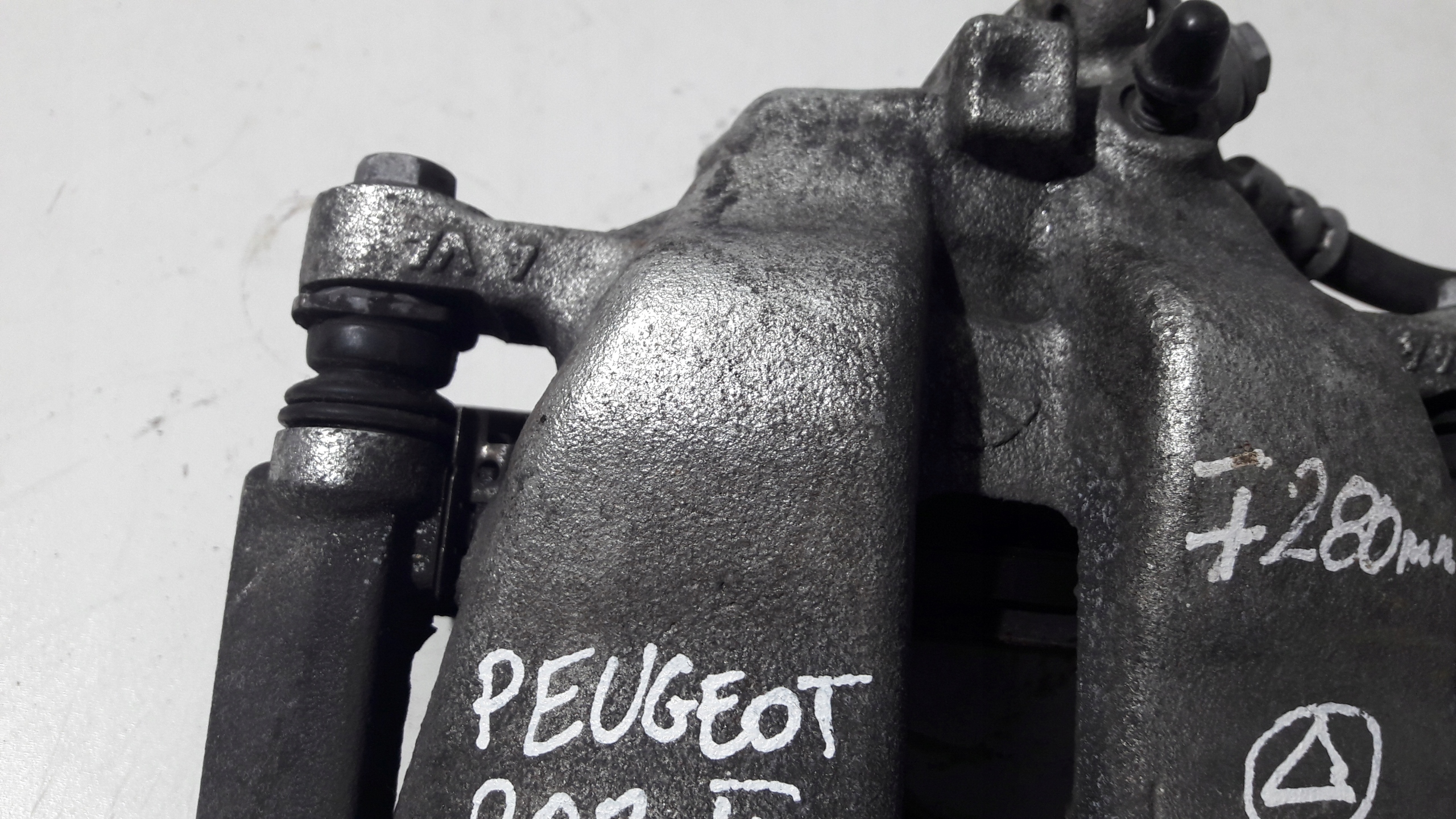PEUGEOT 208 II caliper brake left front L94144