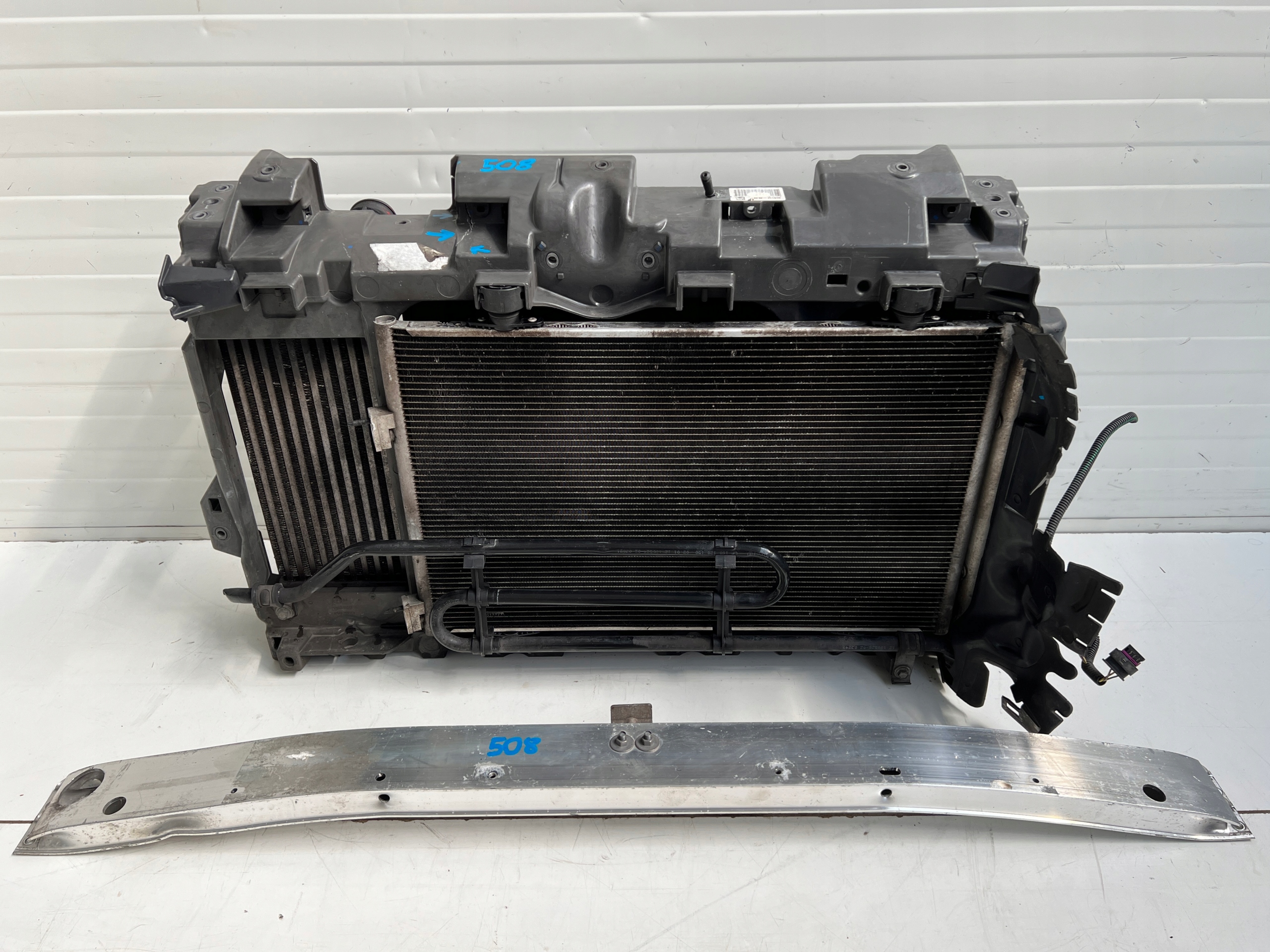 Pas przedni chłodnice Peugeot 508 I