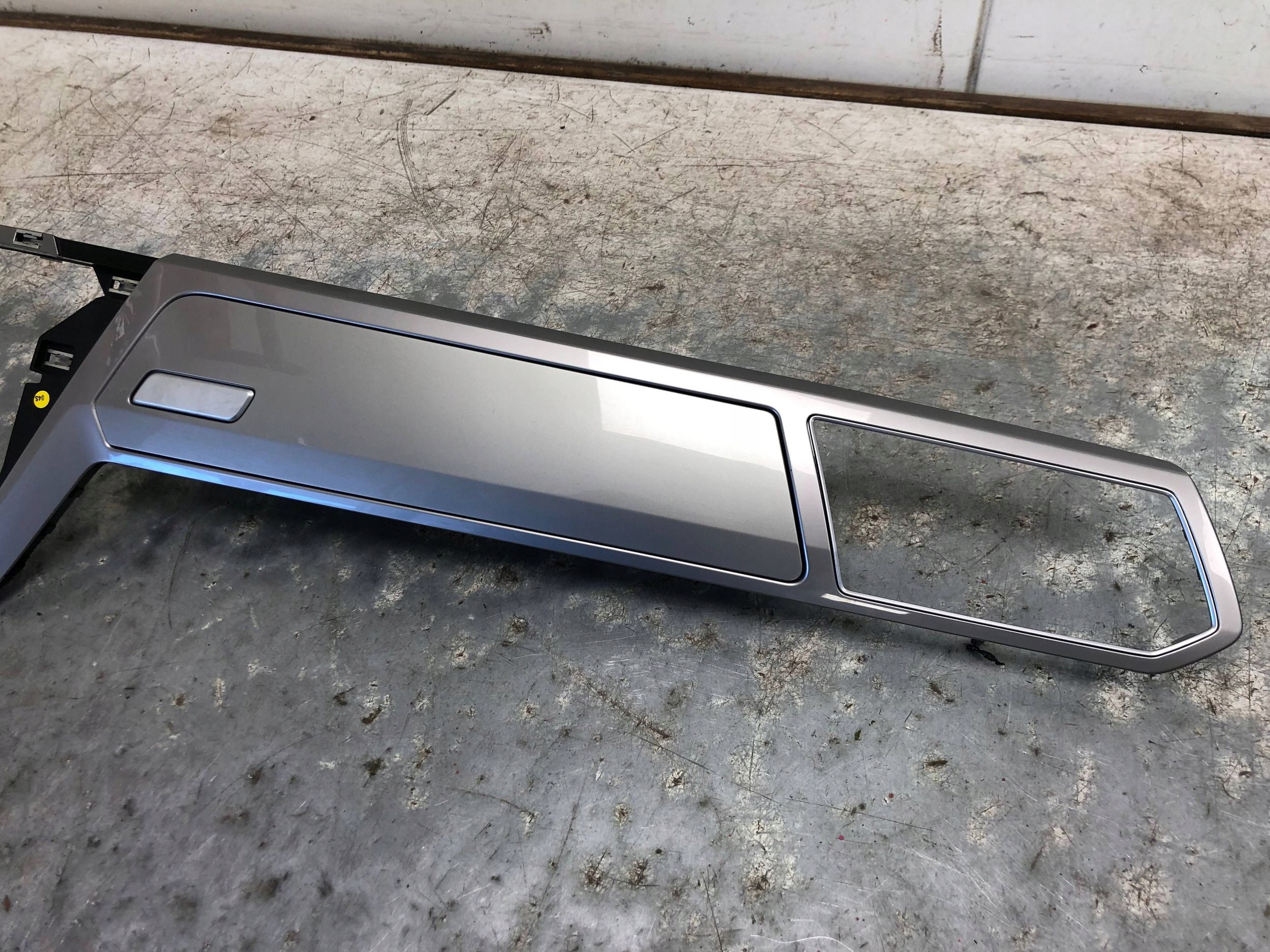 moulding DEKOR frame consoles VW TOURAN III 5TB858416A
