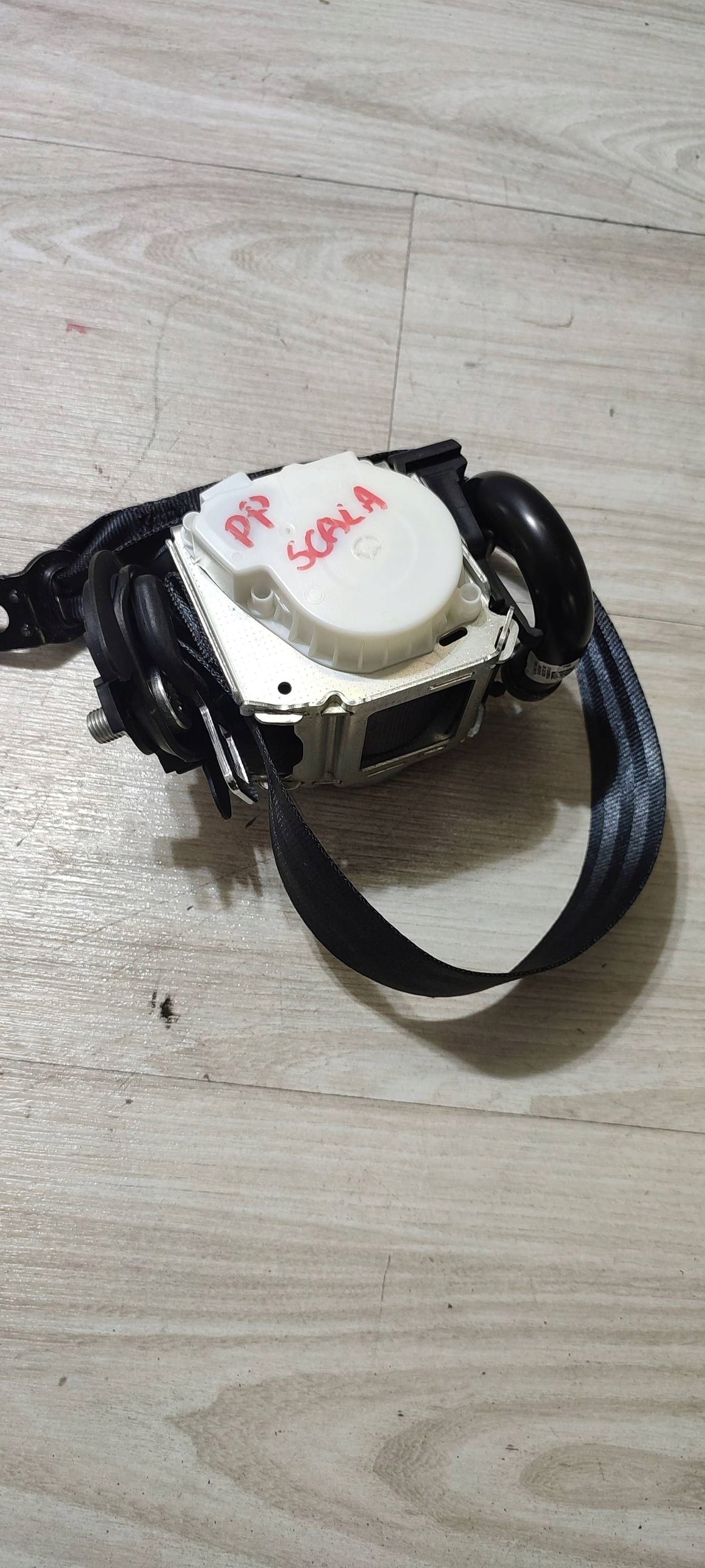 front tension belt safety front side right Skoda Scala 654857706A