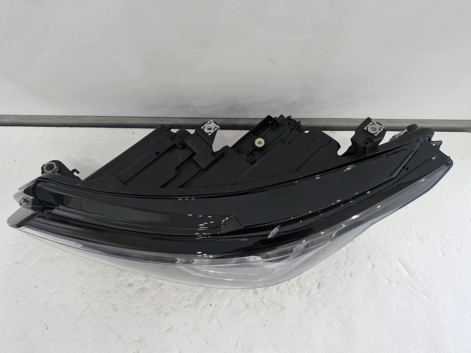light left VW Golf 8 R Line FULL LED black