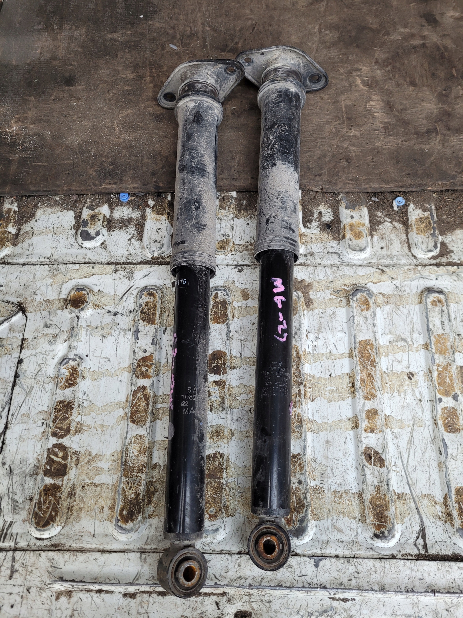 shock absorbers rear part right left MG ZS LIFT