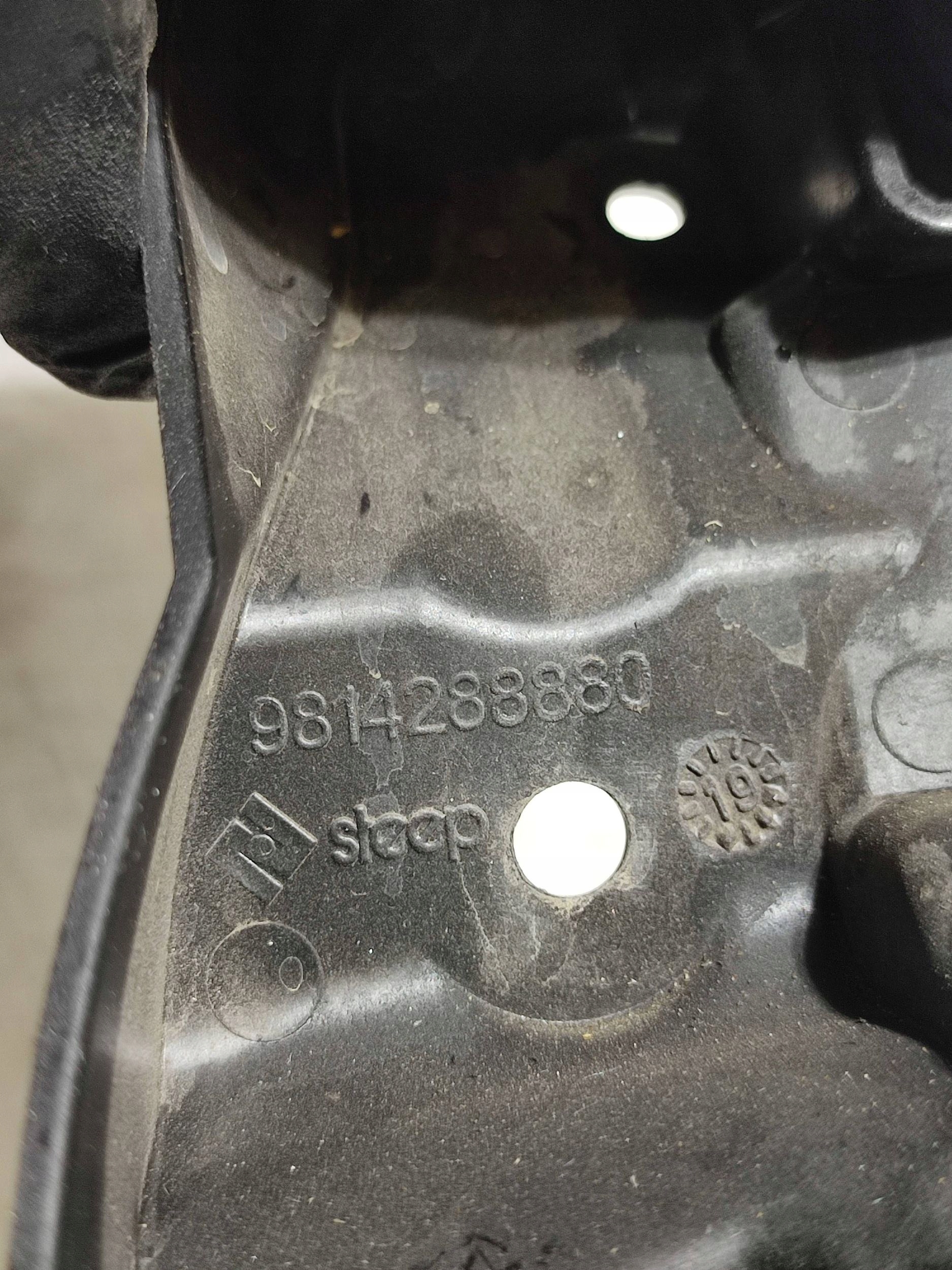 Peugeot 308 2019 bracket / console