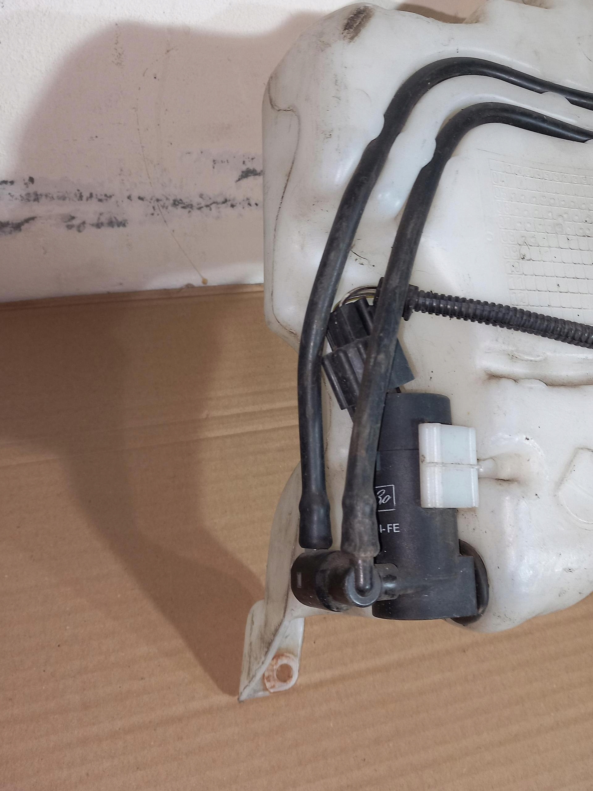 Behälter Spritzdüse FORD FOCUS MK2 6M5T-F221050-AA 04-11