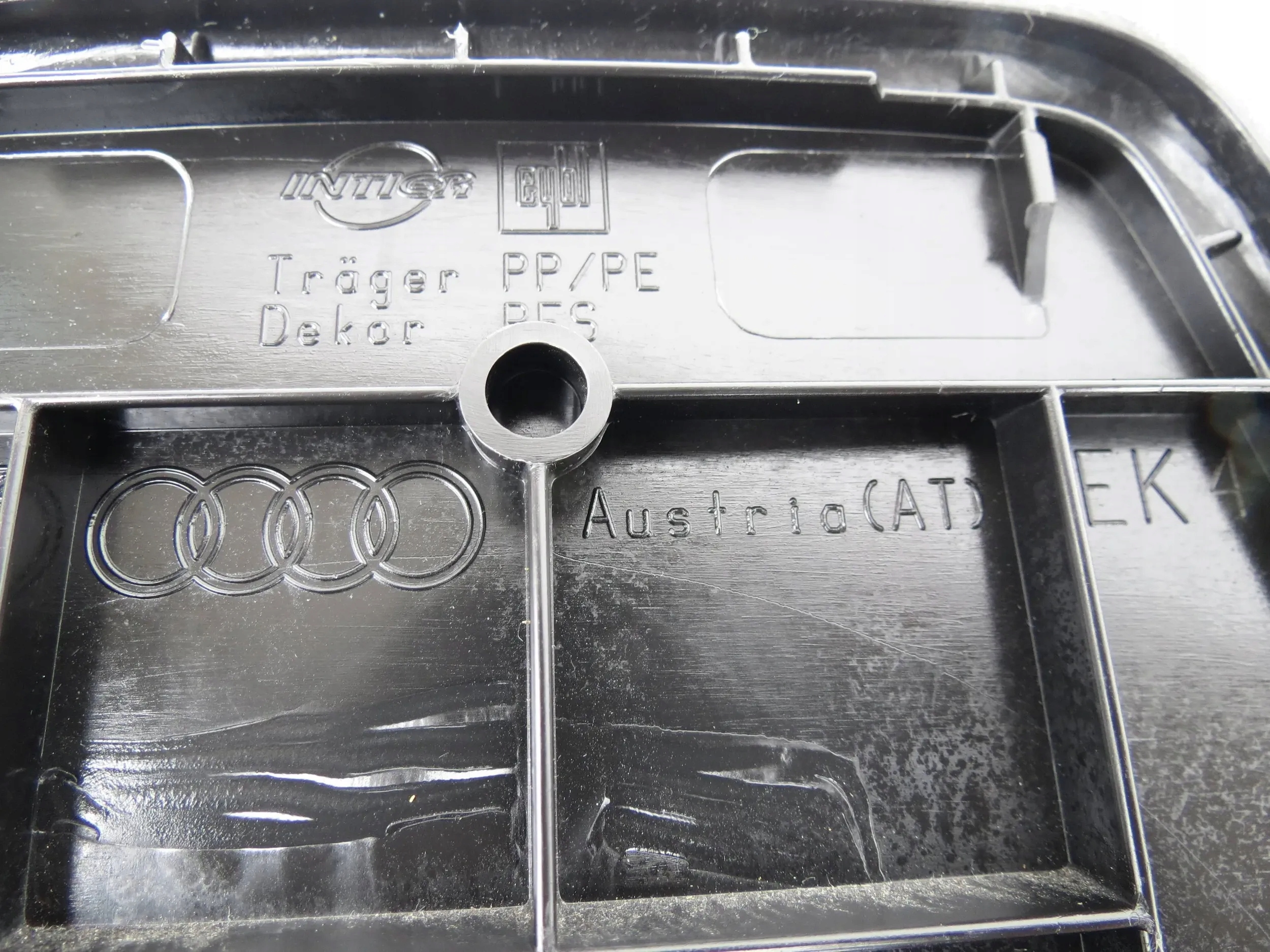 spoiler side upholstery boot right AUDI Q7 4L