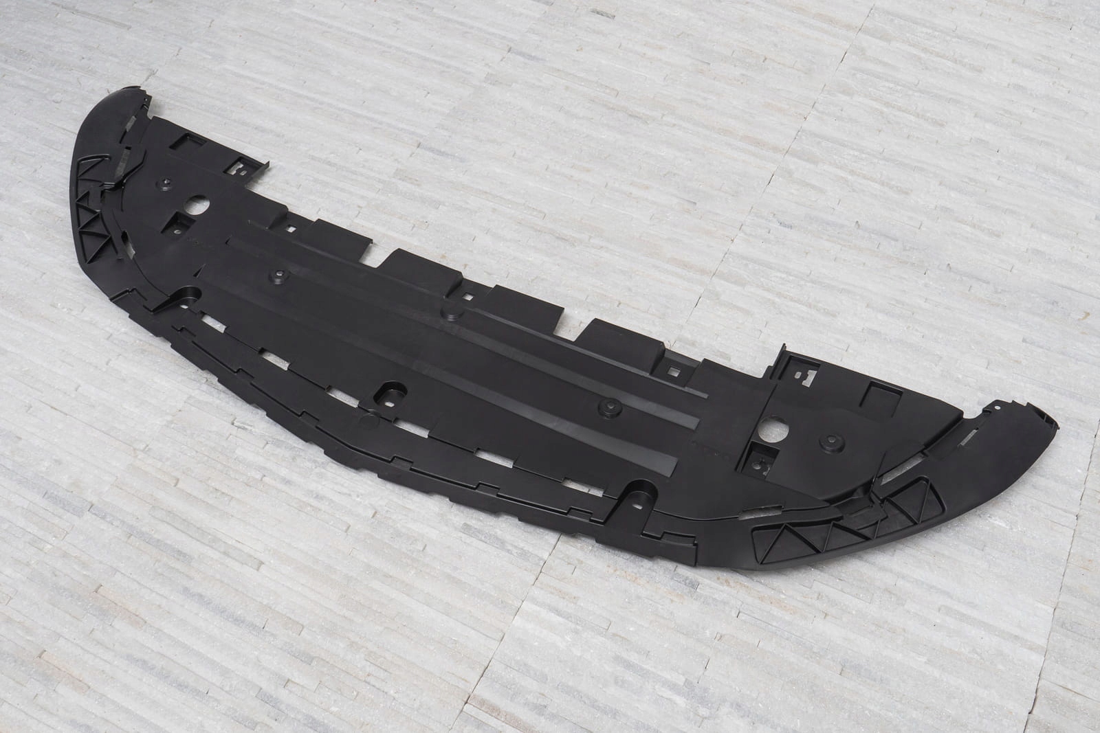 OSŁONA PRZEDNIEGO ZDERZAKA A1778854900 MERCEDES KLASA A W177 AMG 2018+ Numer katalogowy oryginału A1778851400