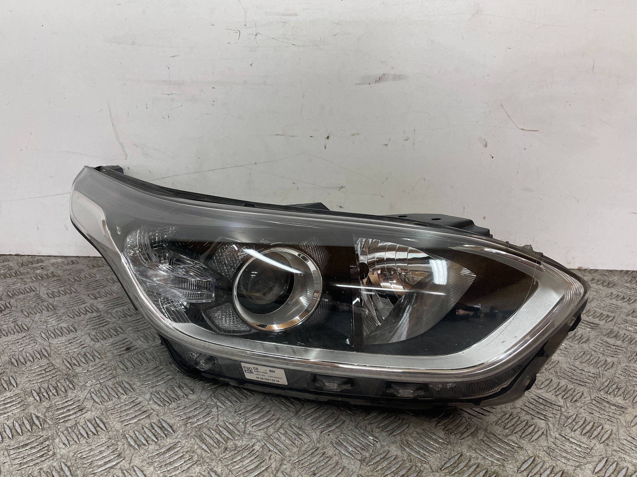 REFLEKTOR light front front right KIA CEED 3 III 18- 92102-J7050