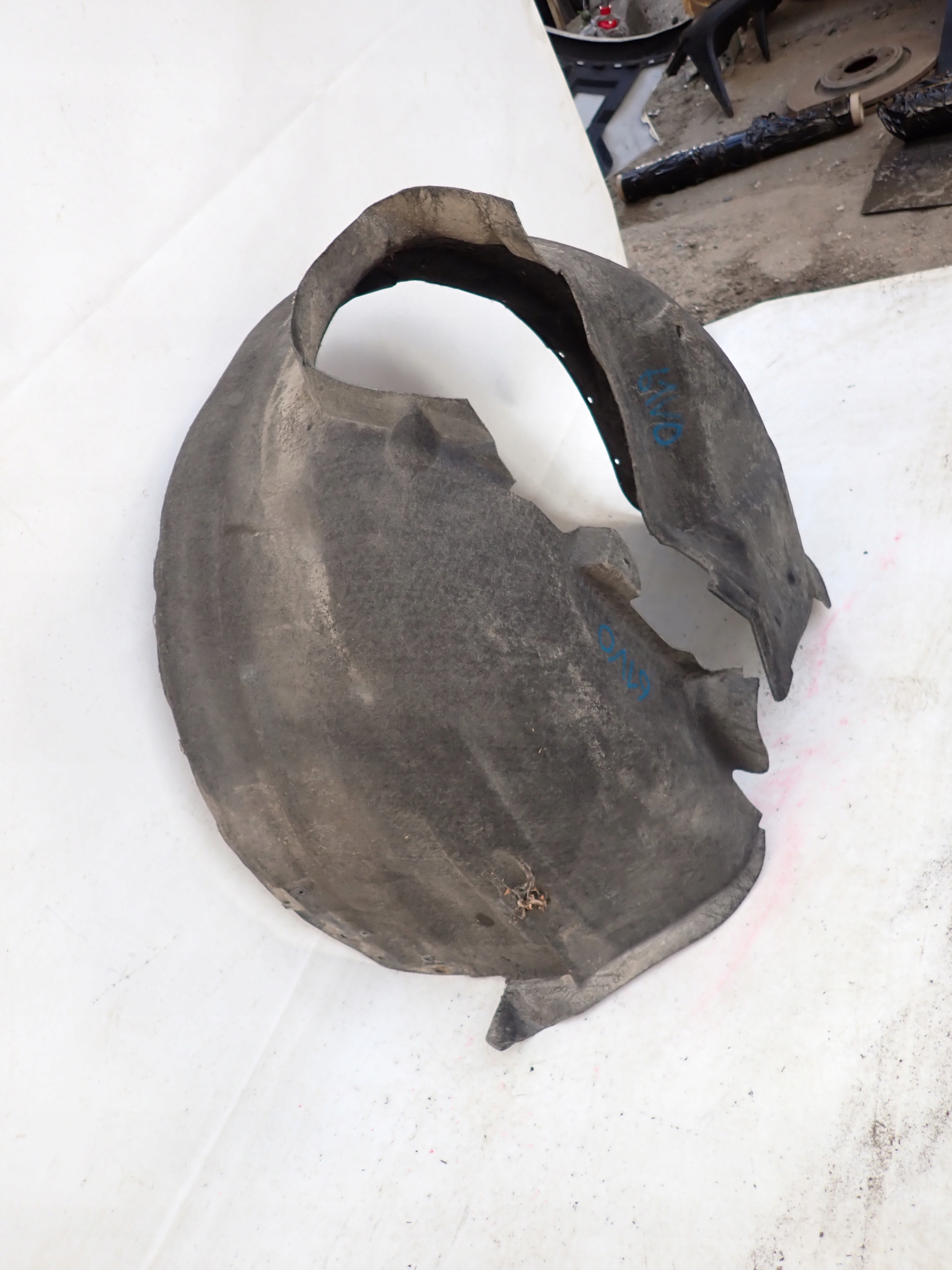 VOLVO XC60 and 1 08-17 mudguard front front left