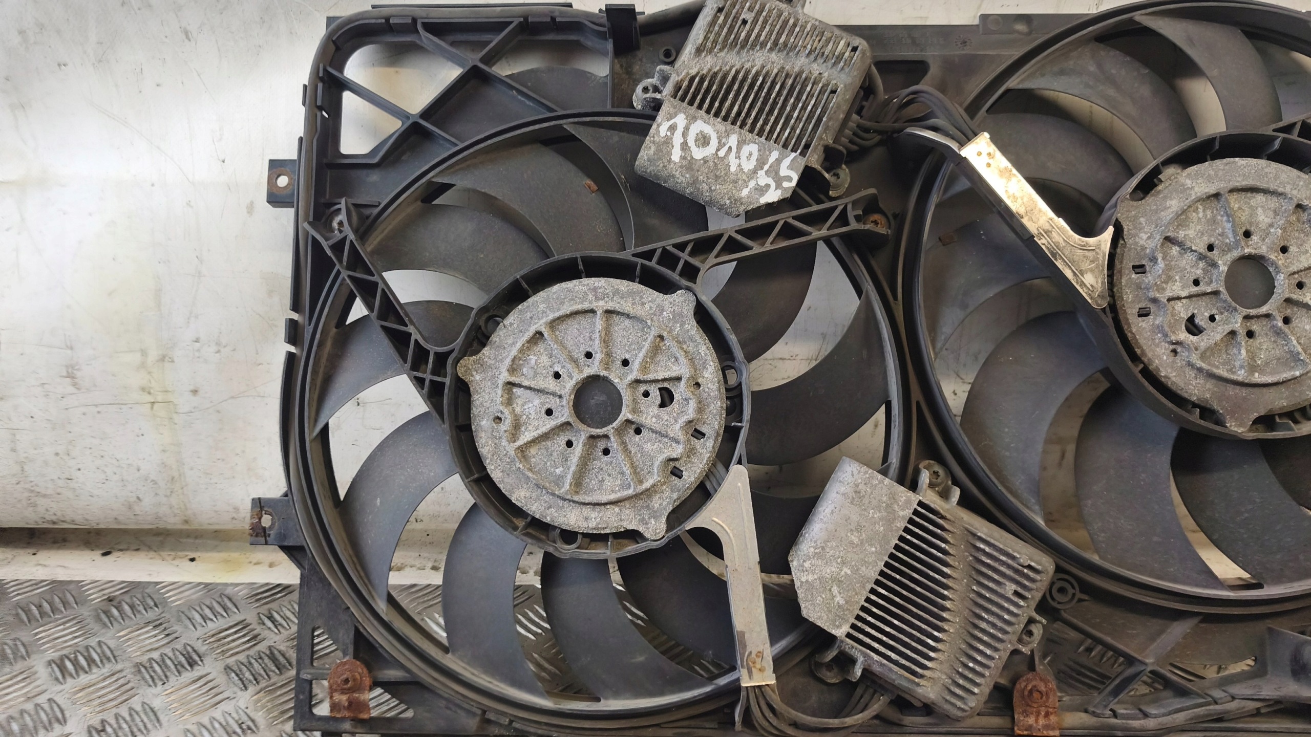 ventilátor chladiče VW PHAETON 3.0 V6 TDI 2006r 3D0121191Q