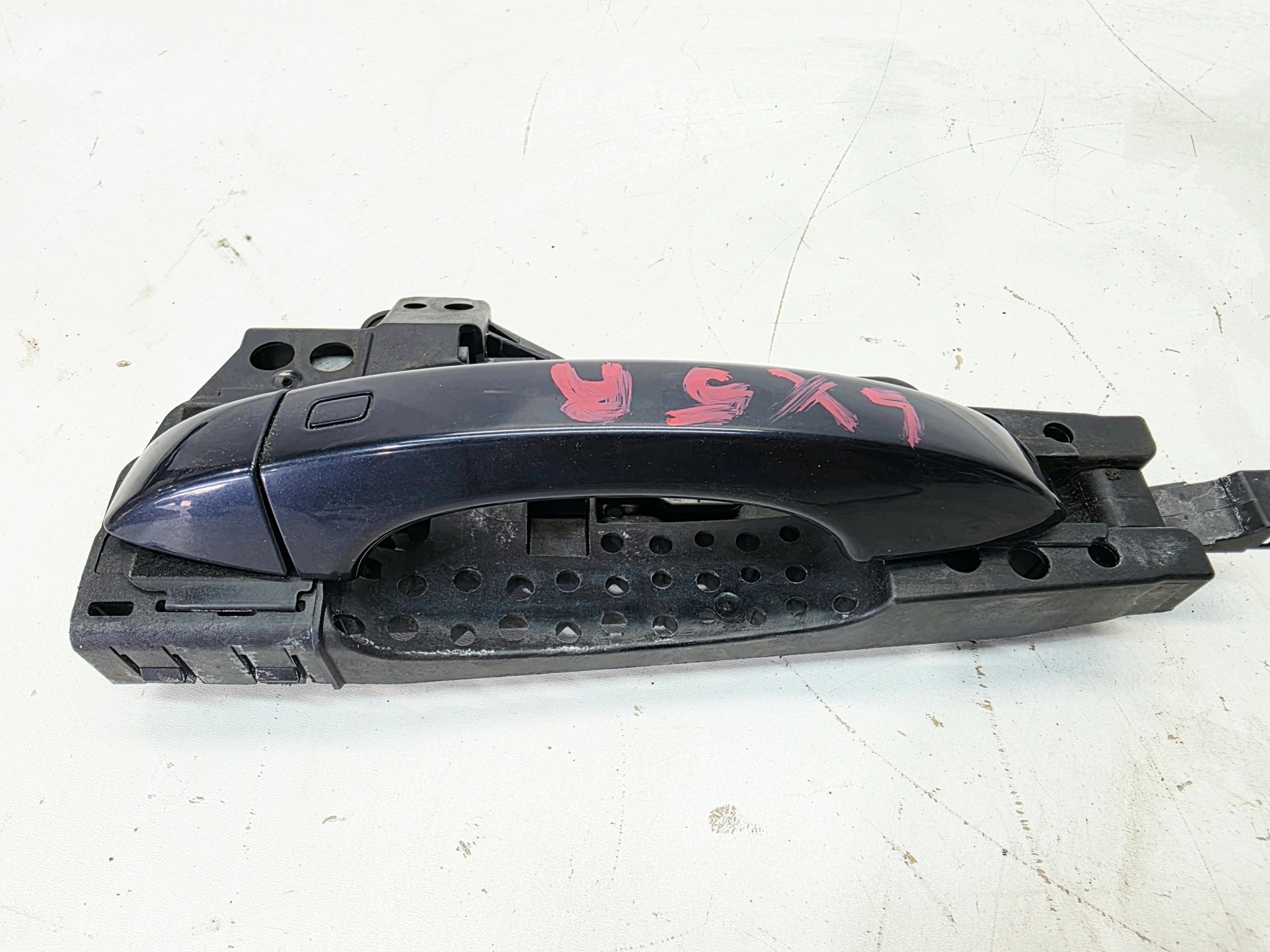 handle holder left front or left rear part AUDI A6 C7 A7 A8 4H0837885 LX5R