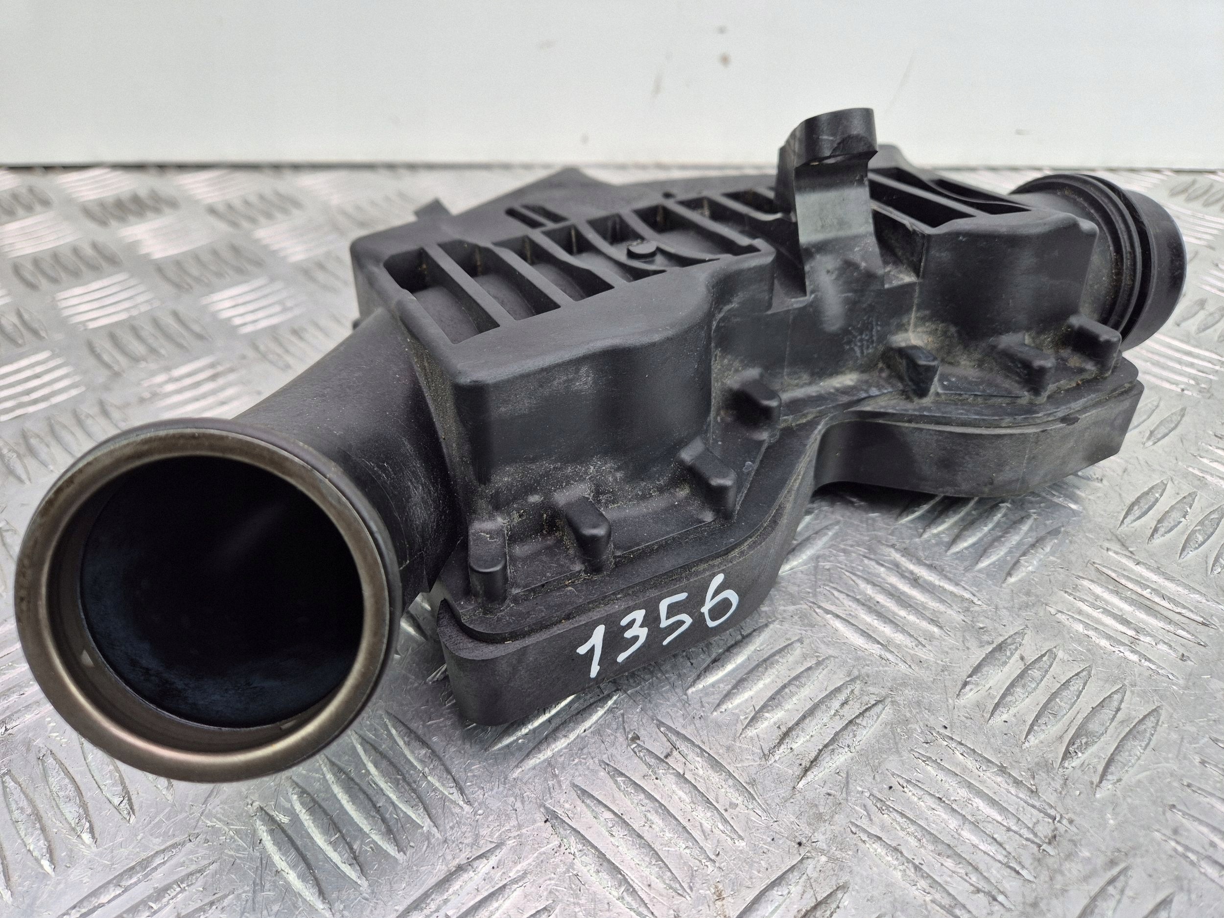 Mercedes E300 CDI W212 Rezonator ansaug 642.850 A6421402787