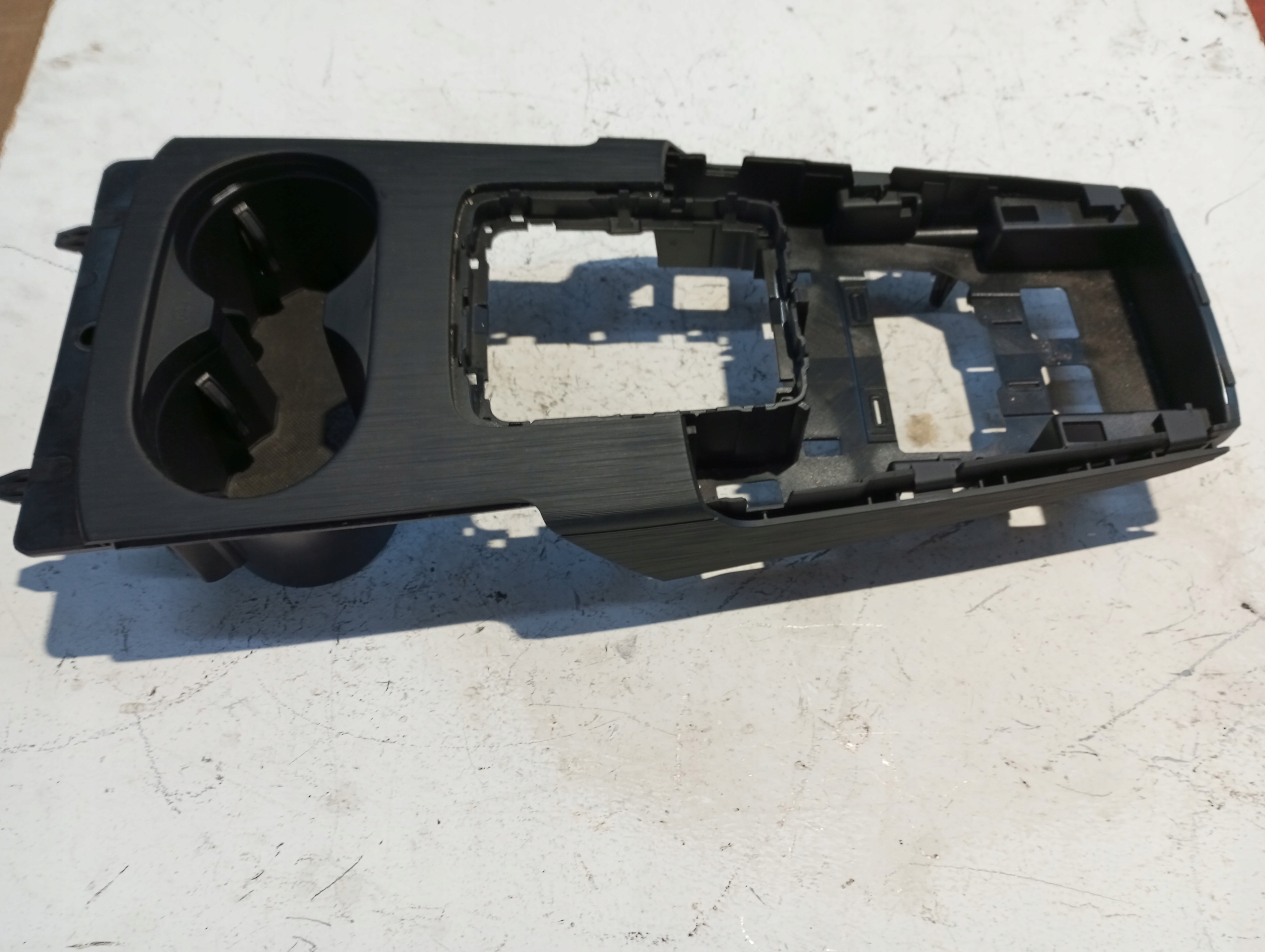 cap for TUNEL bracket for KUBKI AUDI 8V1864261G