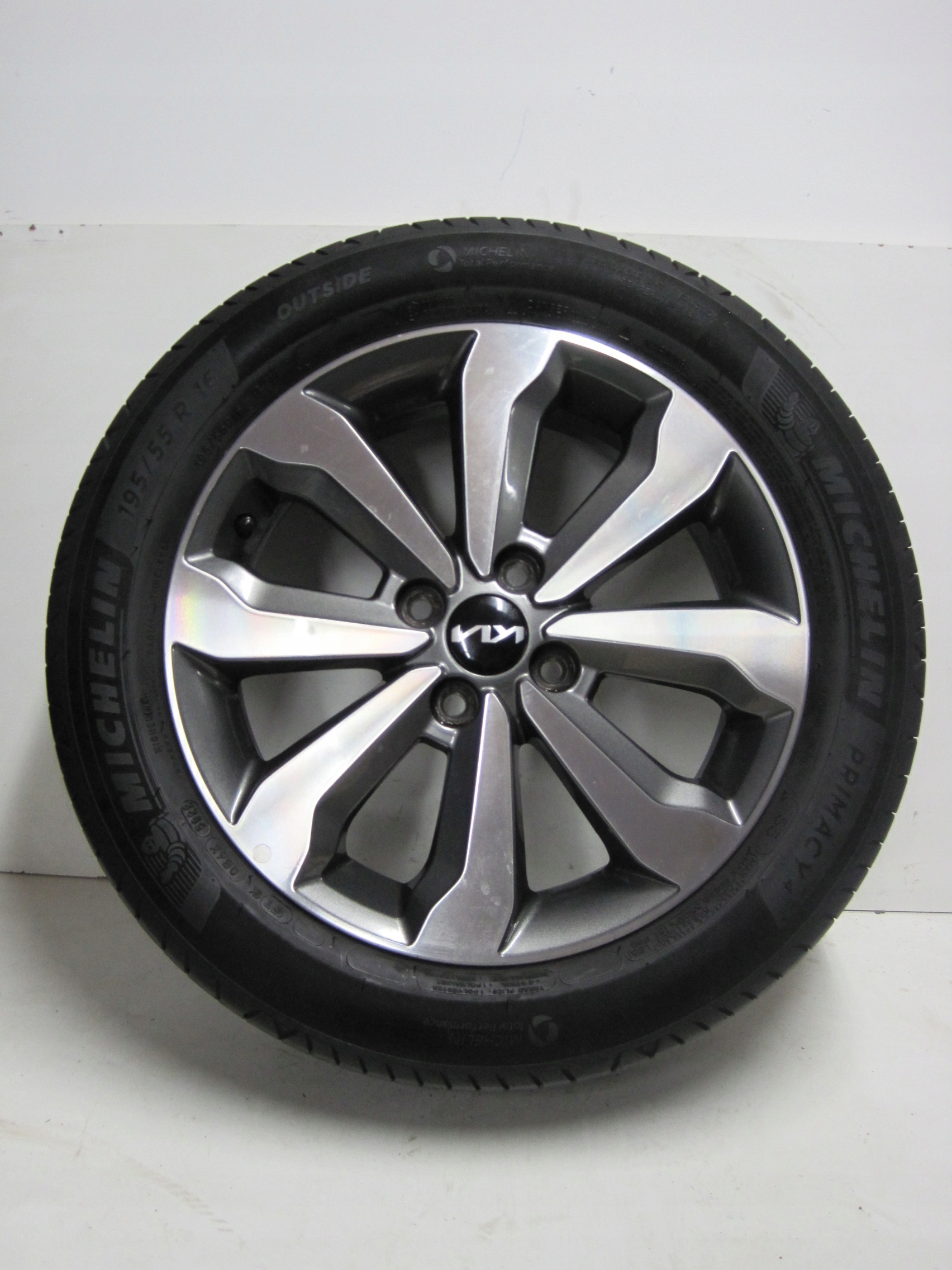 wheels discs tyres KIA STONIC R16 22r