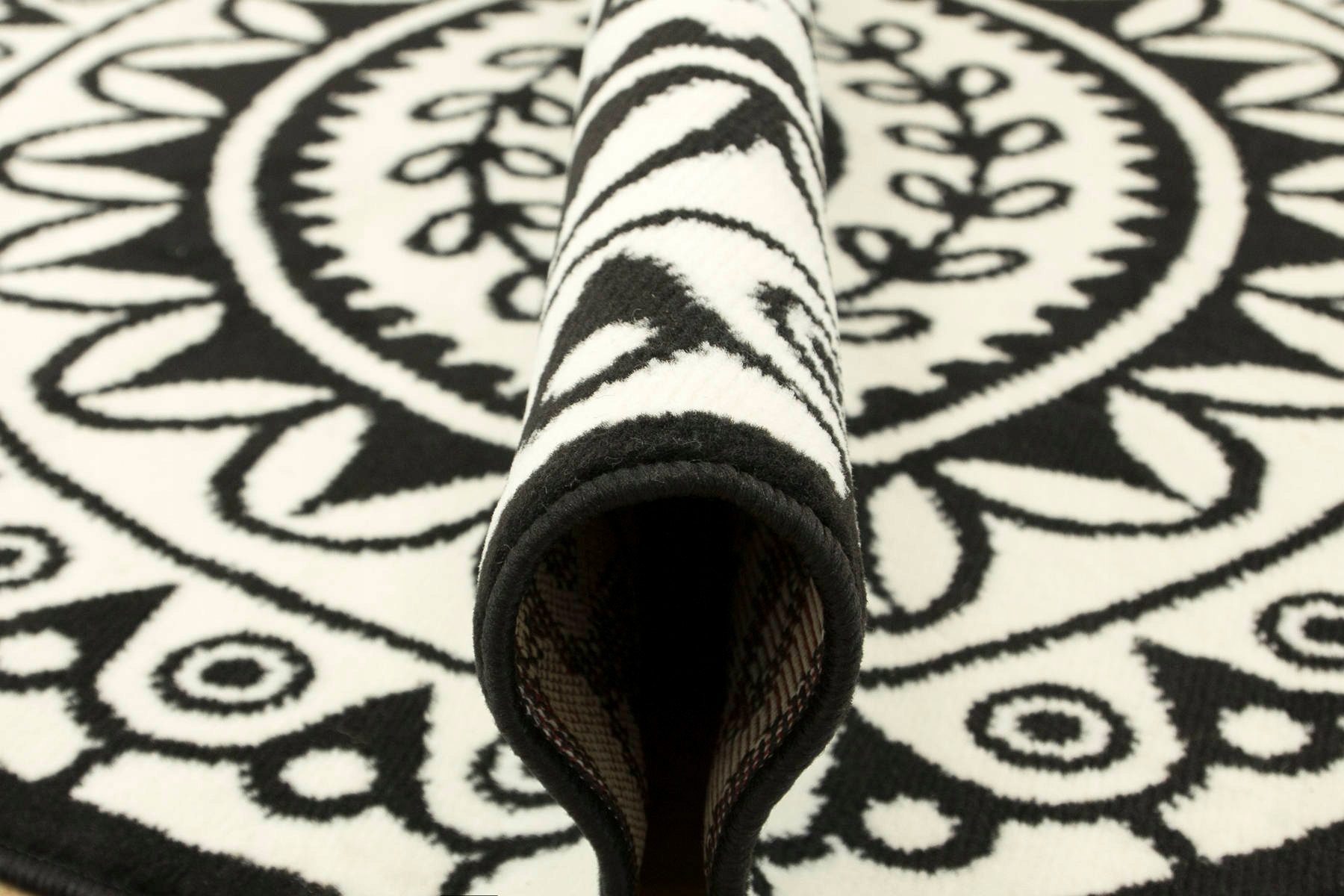 śr. 120 cm CZARNY DYWAN LUNA OKRĄGŁY ORNAMENT ROŚLINNY W STYLU BOHO Kształt okrągły