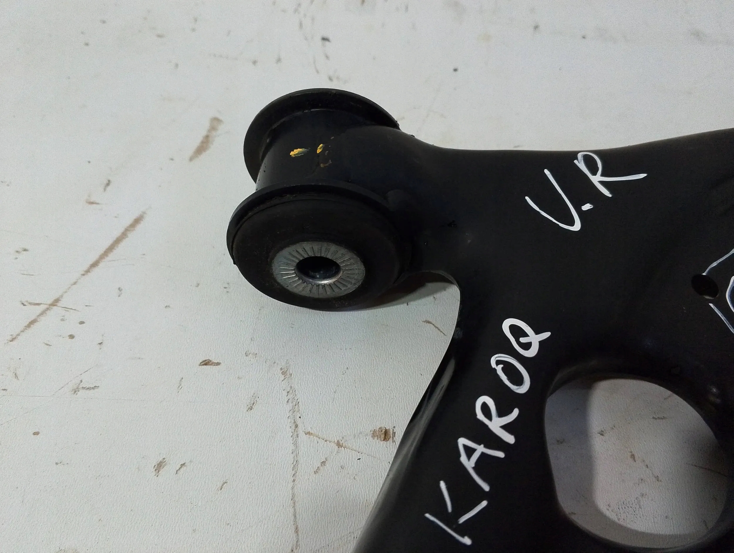 Skoda Karoq arm front right (Q199)