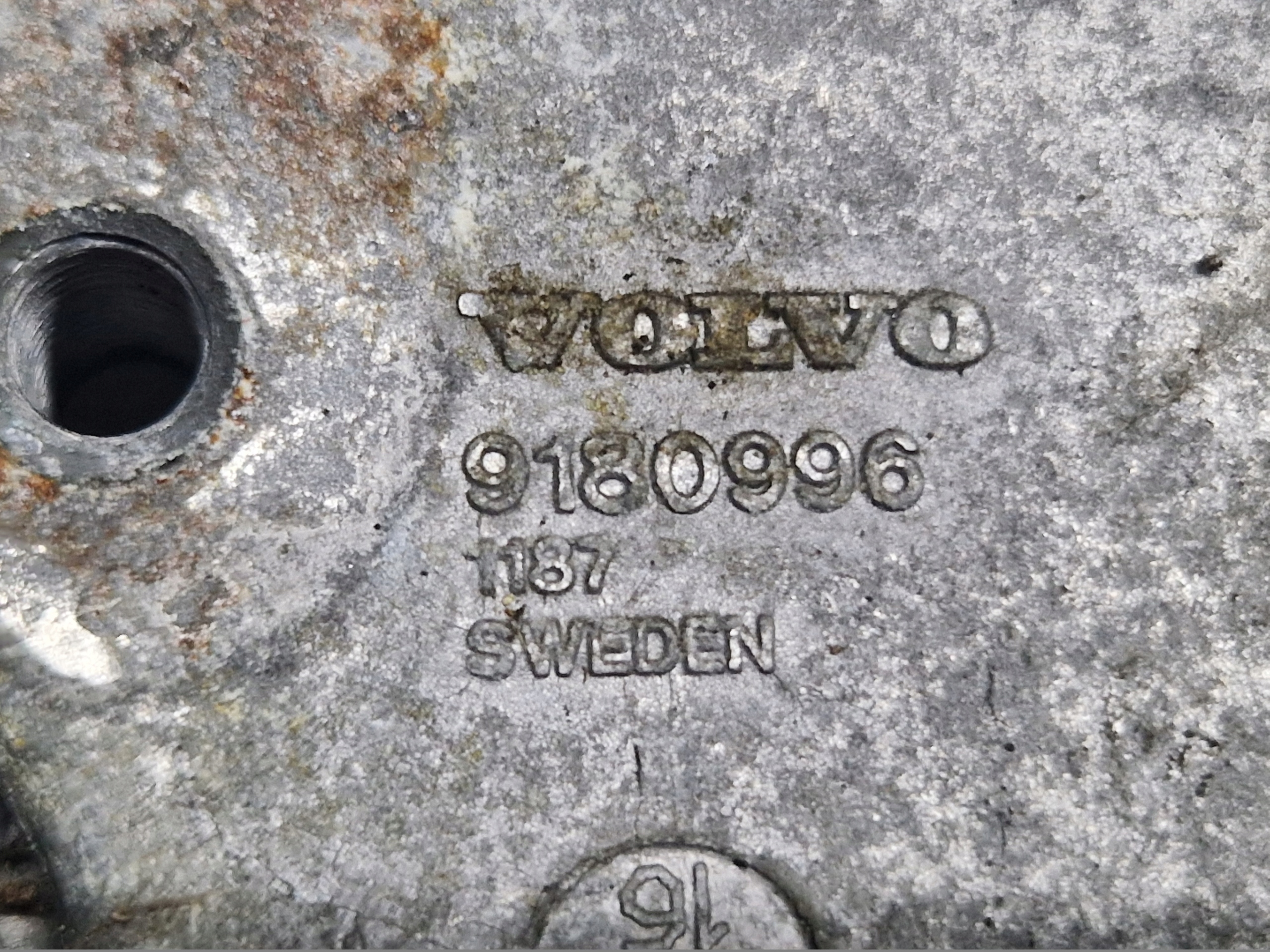 VOLVO V70 2.4 petrol console engine mount 9180996