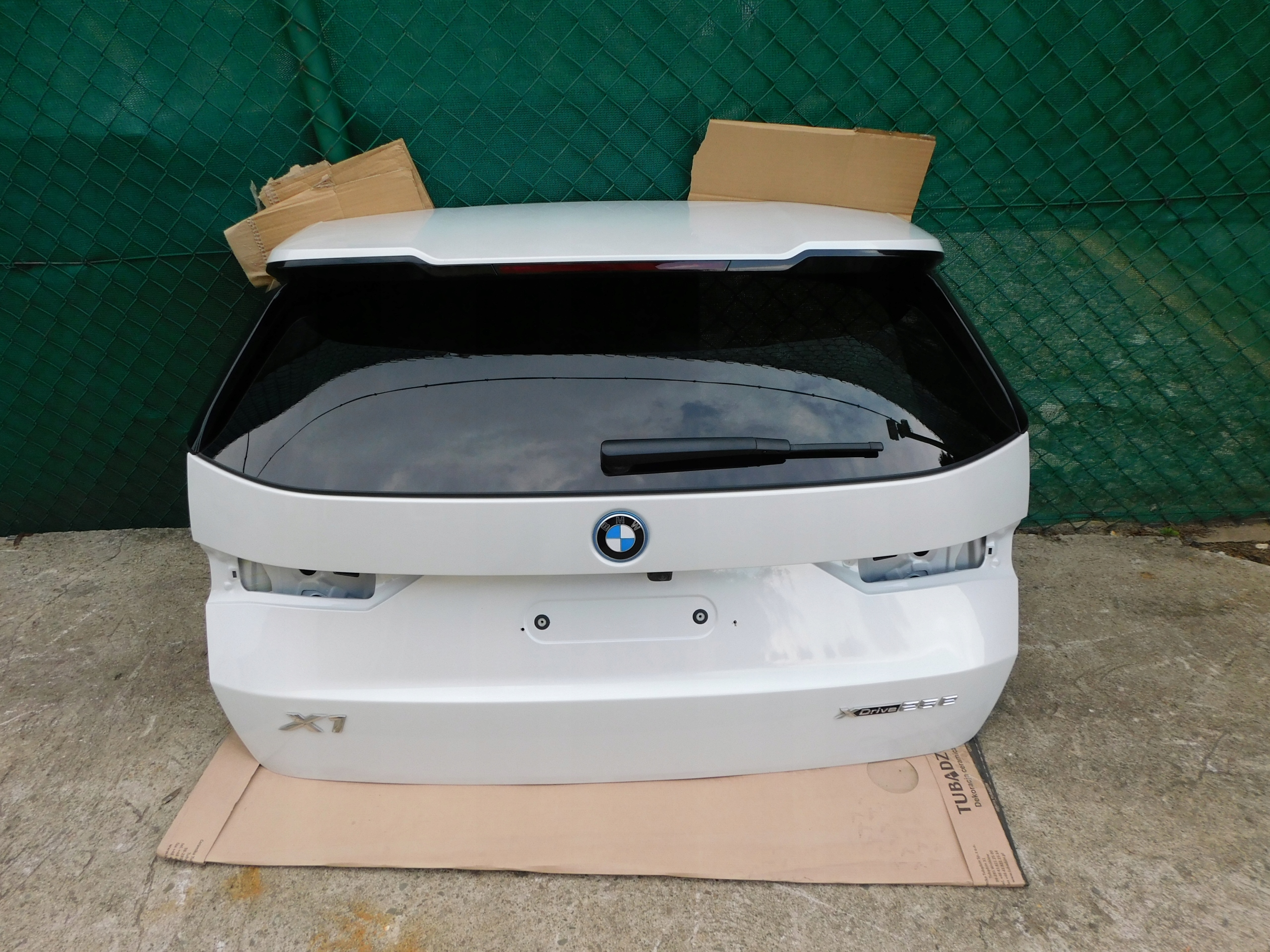 BMW X1 U11 boot door complete IDEALNA kod lakieru A96