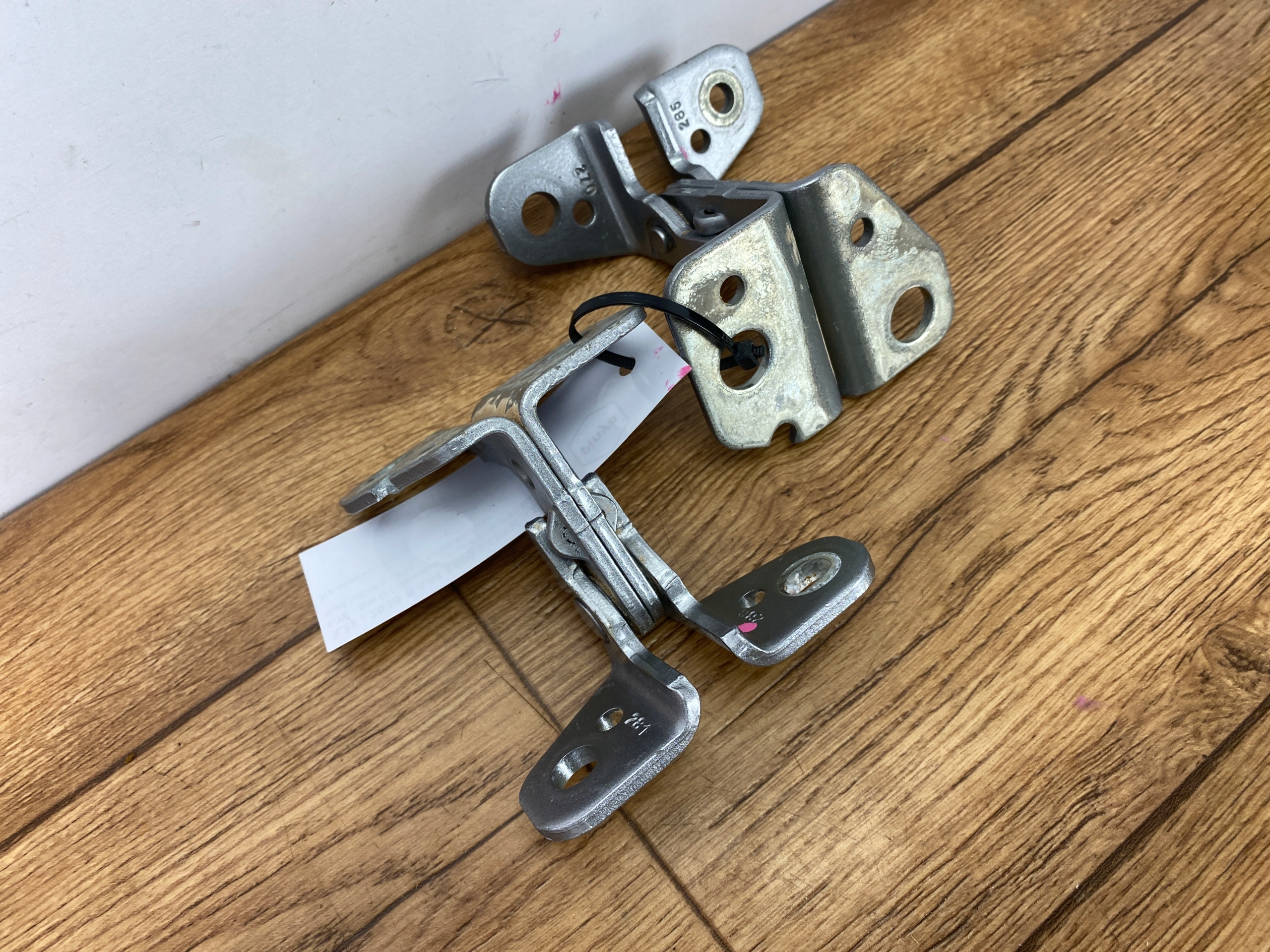 hinges hinge door left rear part CrewCab Dodge Ram 1500 2019+