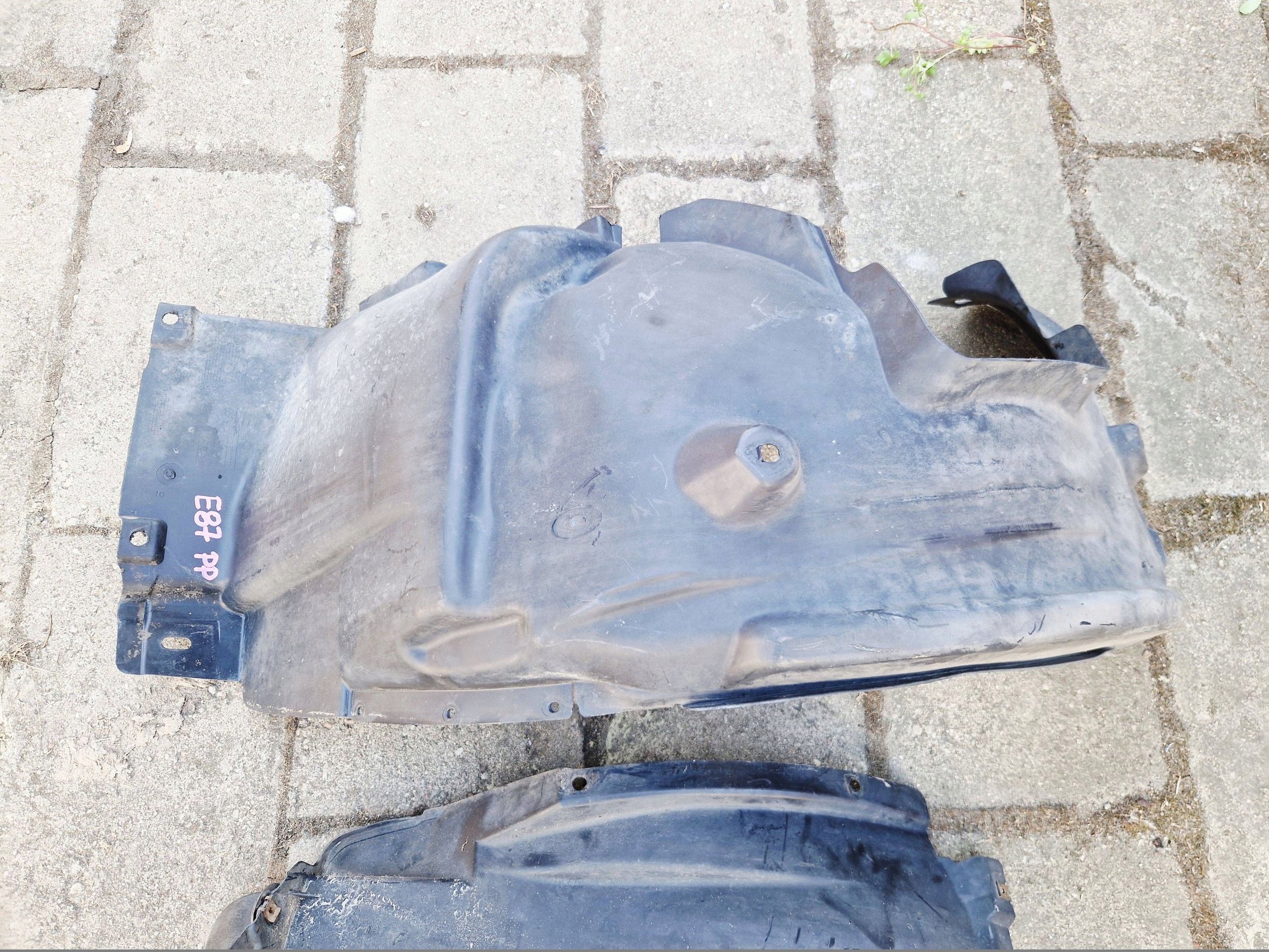 mudguard front right komplet BMW 1 E81 E87 7059372