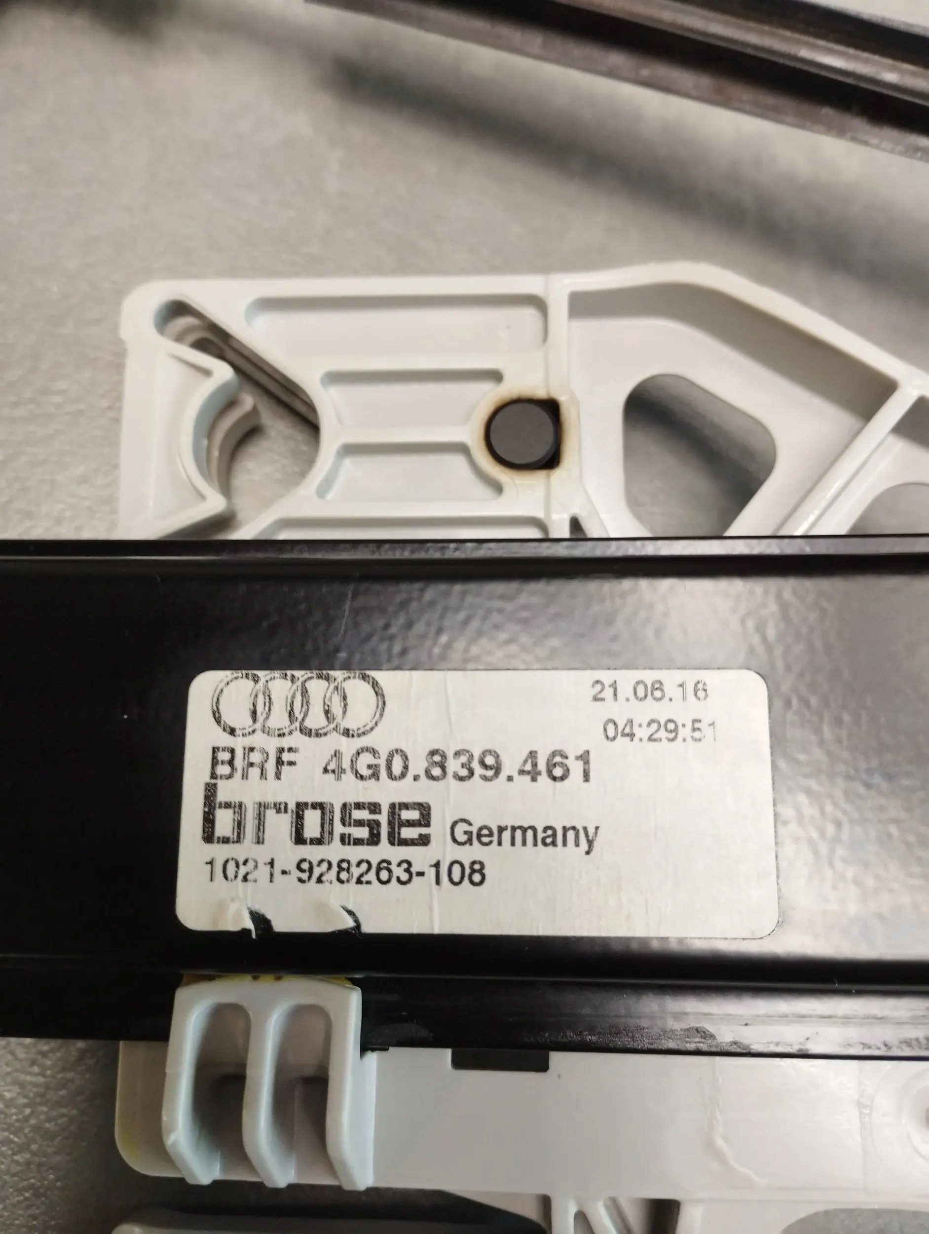 Audi A6 C7 4G mechanism windows left rear part 4G0839461