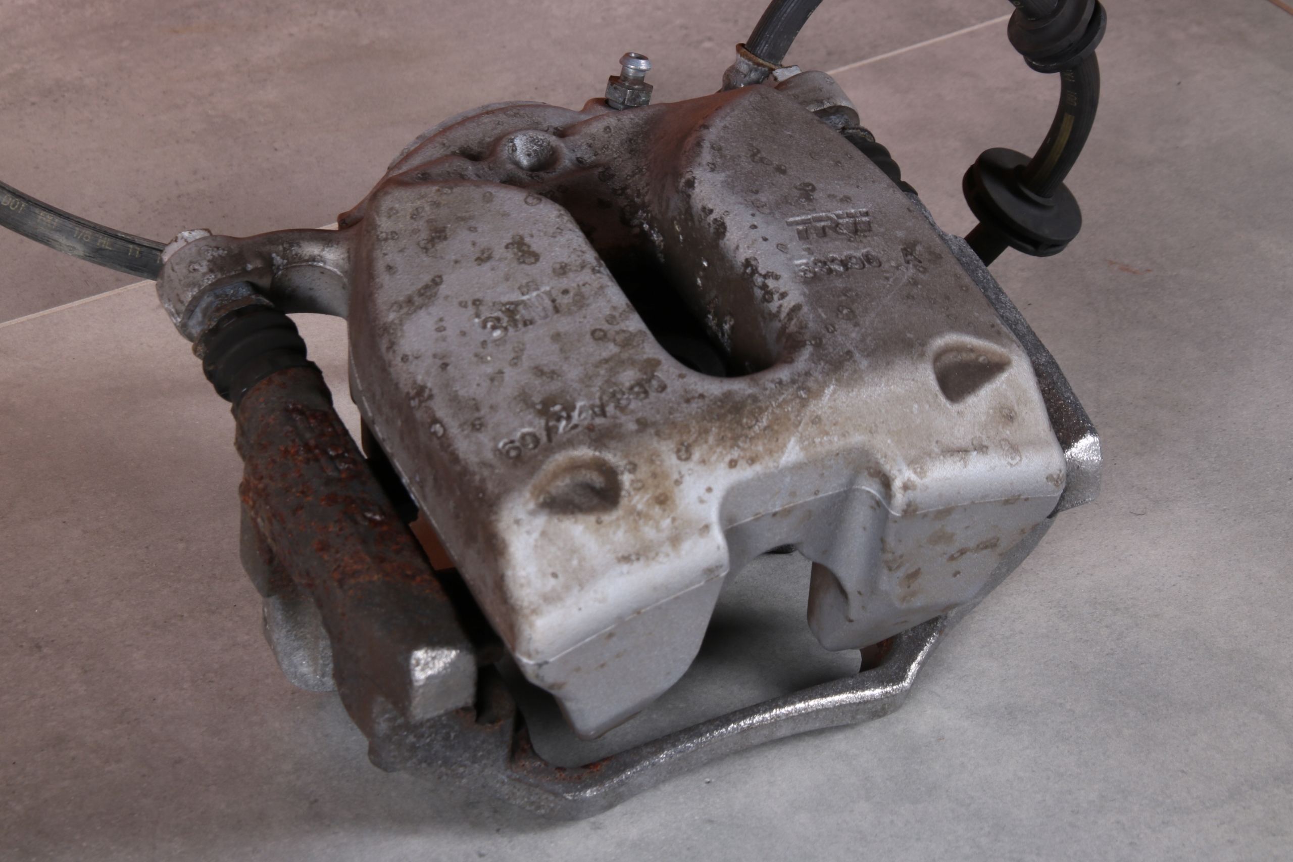 BMW G30 G31 caliper brake right front front 6872800 60/24/330