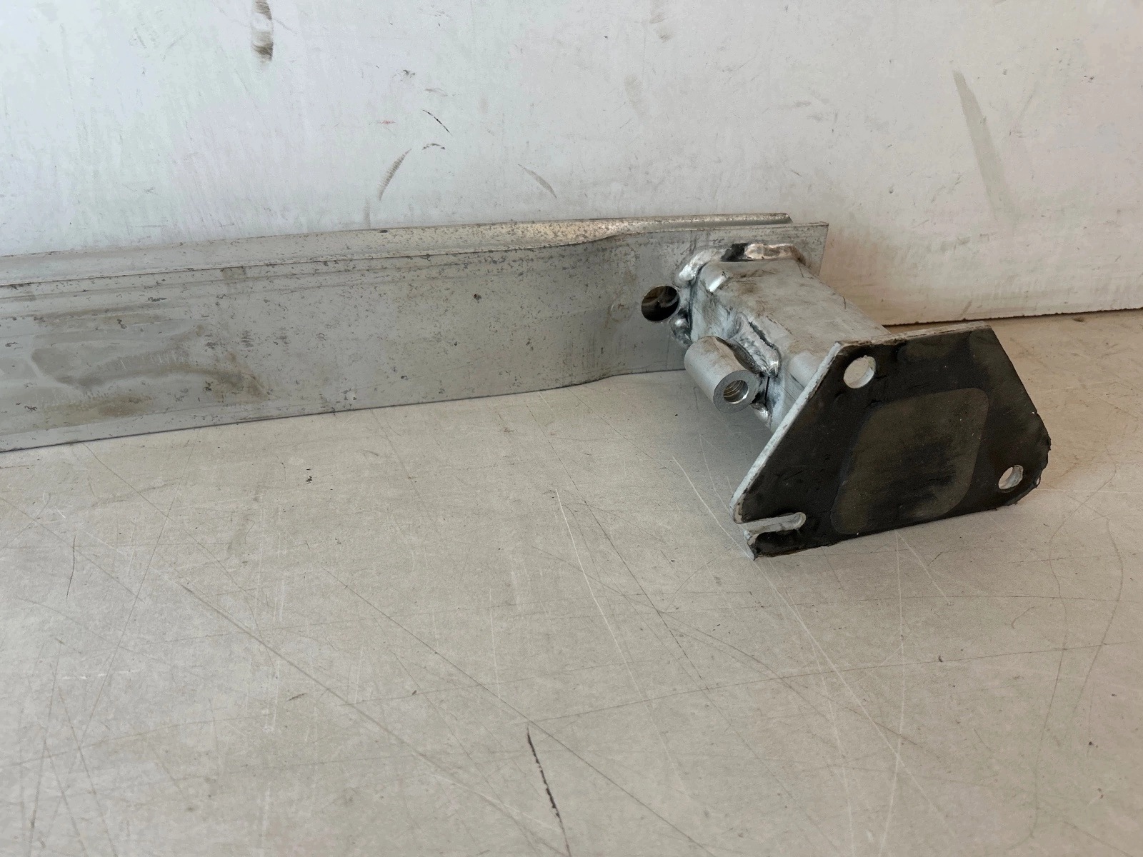 sider pillar of a bumper front Citroen C4 Cactus Lift